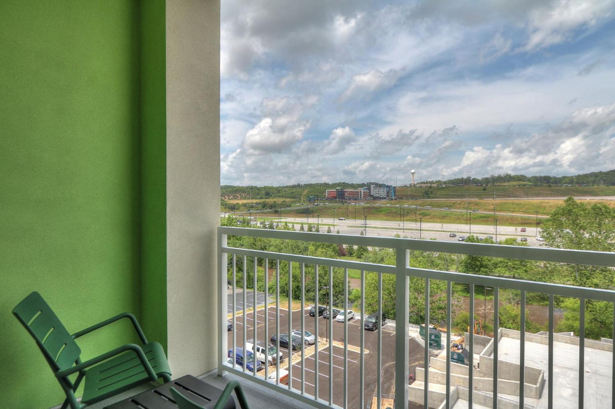 King Room with River Balcony and High Floor - Non-Smoking - Photo 6