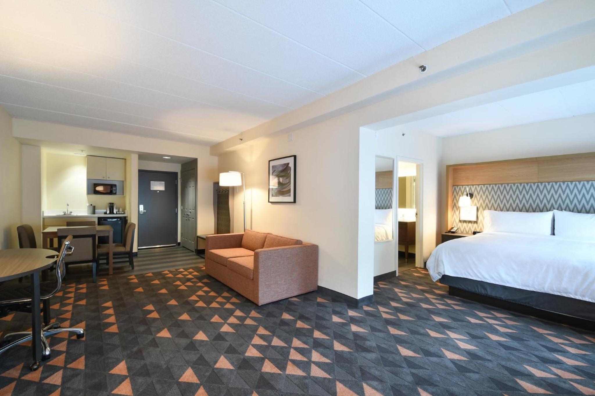 Standard Suite - Photo 4