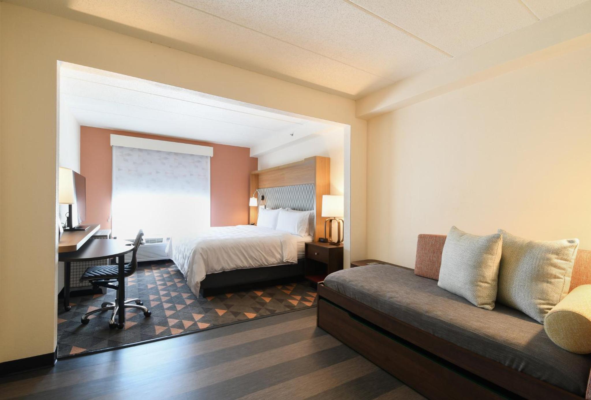 Standard King Room with Walk-In Shower - Photo 1