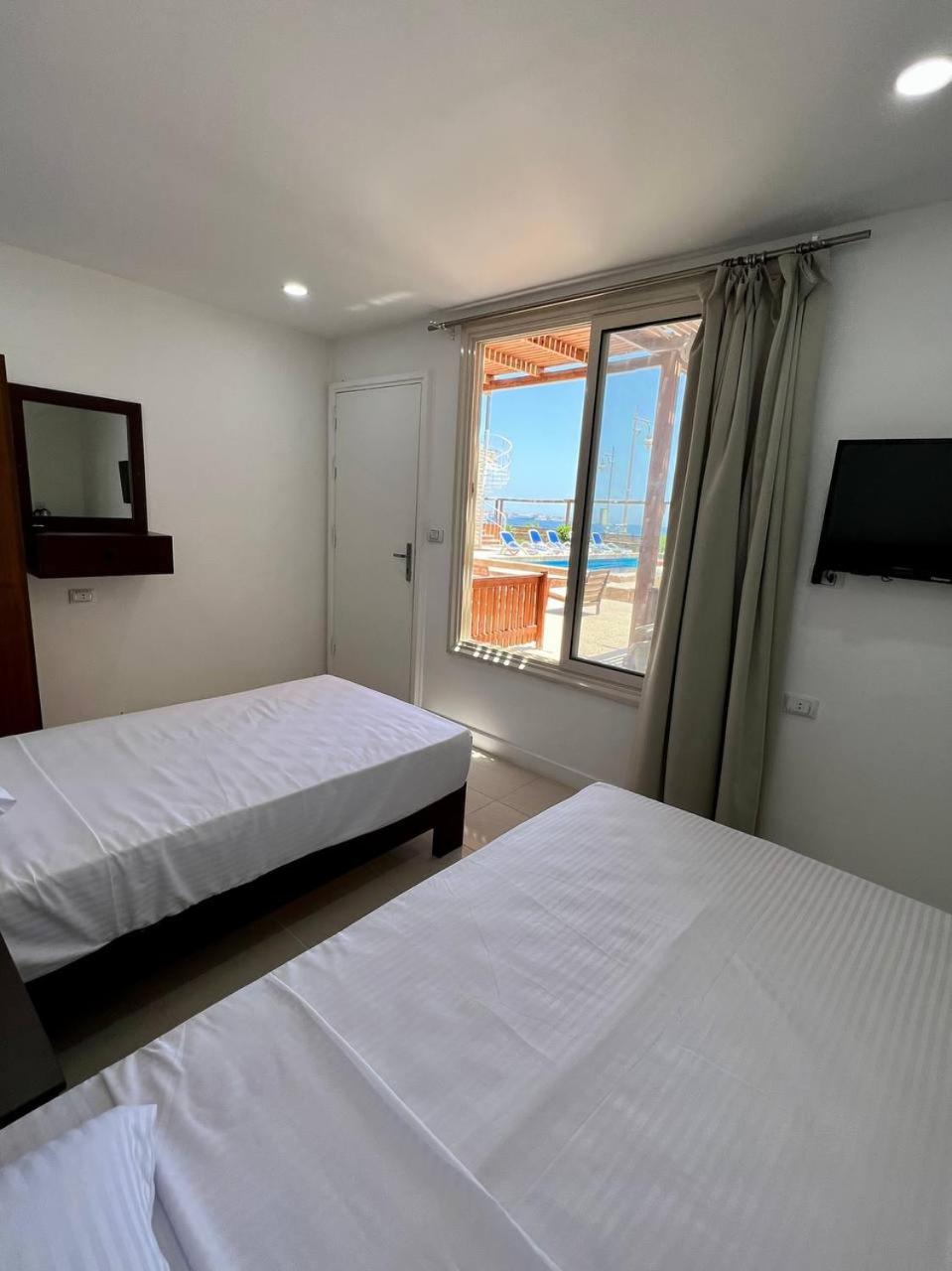 Deluxe Double or Twin Room with Sea View photo 1