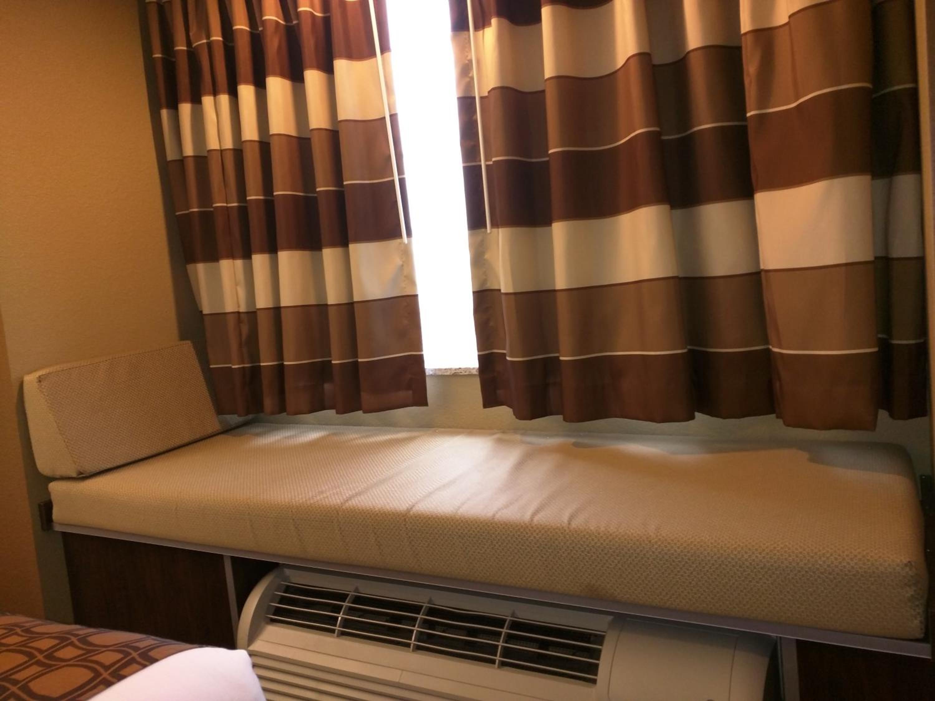 Queen Room - Non-Smoking photo 2