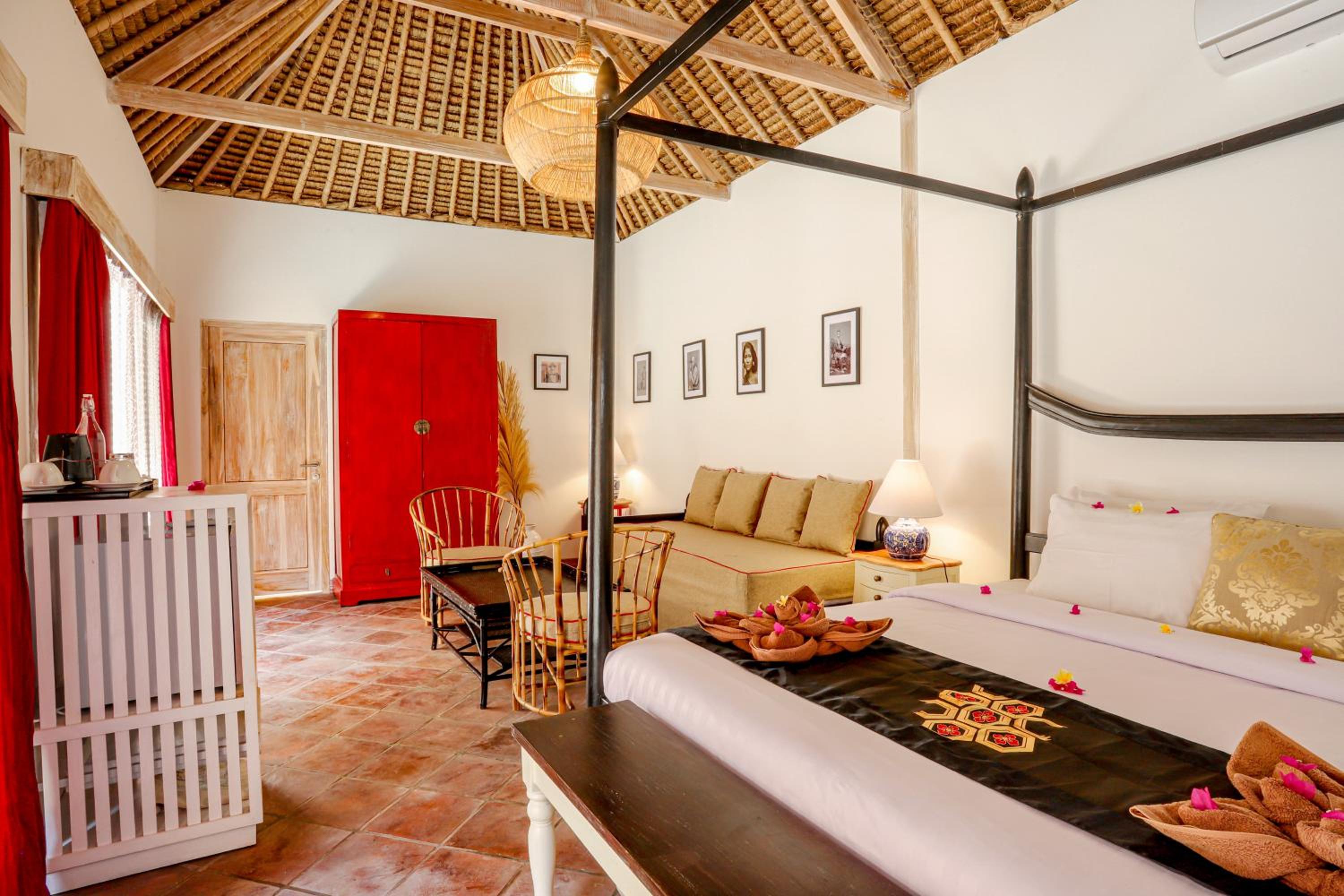 Villa with Private Pool - Photo 1