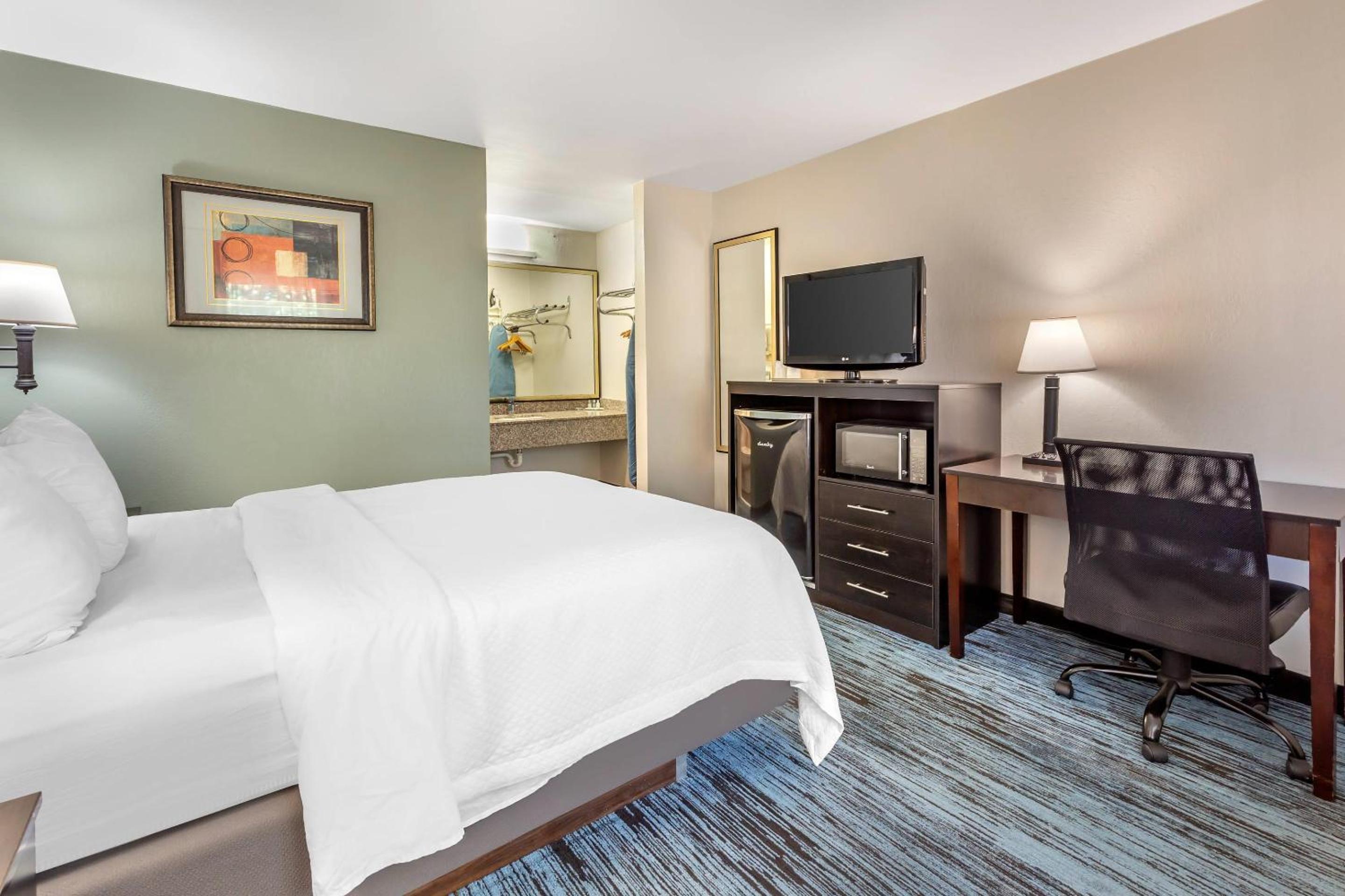 Double Room - Mobility Accessible/Smoking
