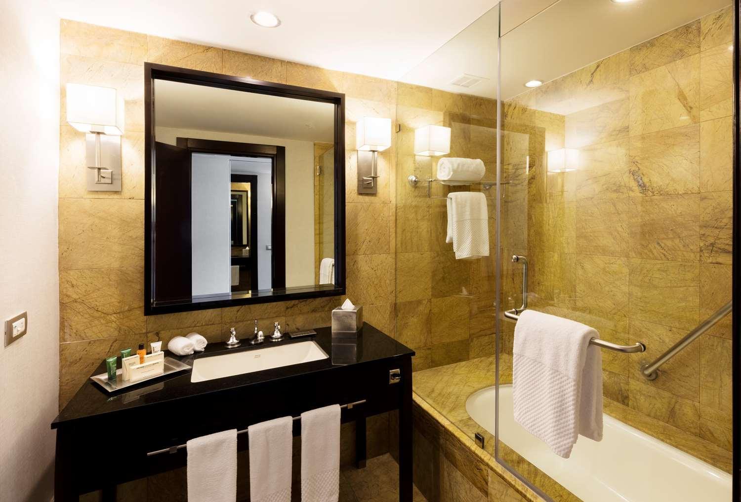 Standard King Room - Photo 3