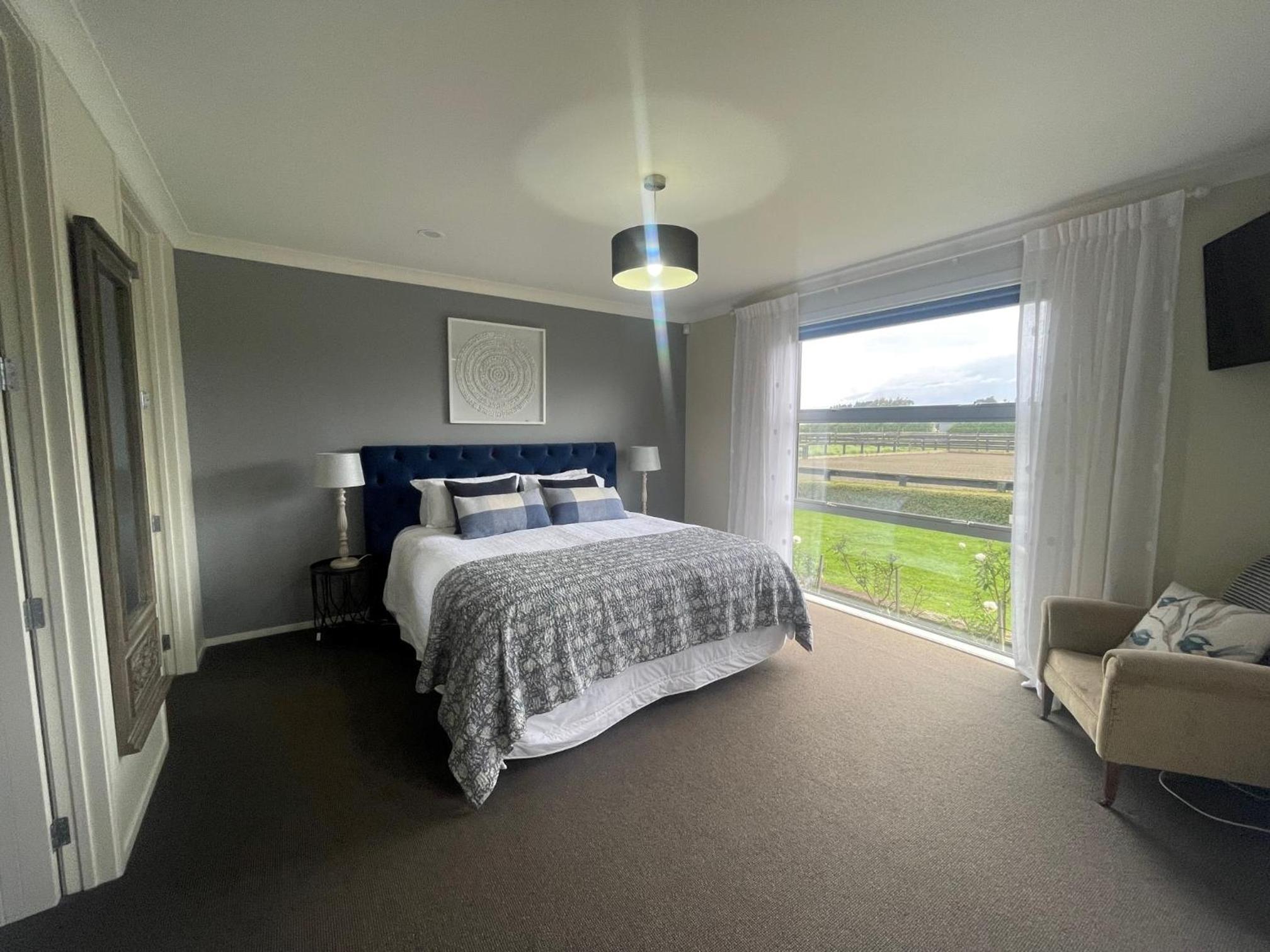 Four-Bedroom House photo 2