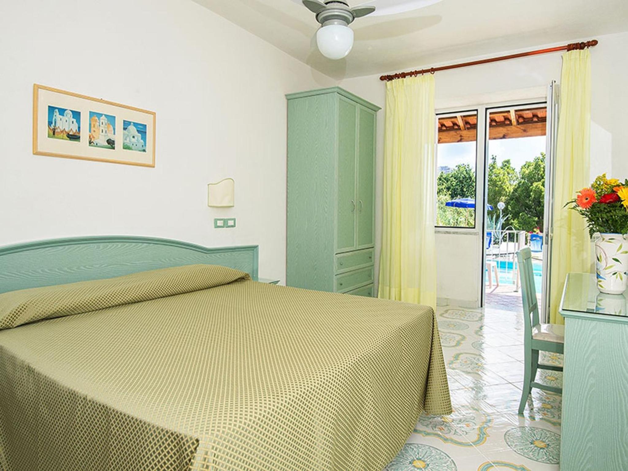 Quadruple Room - Photo 8