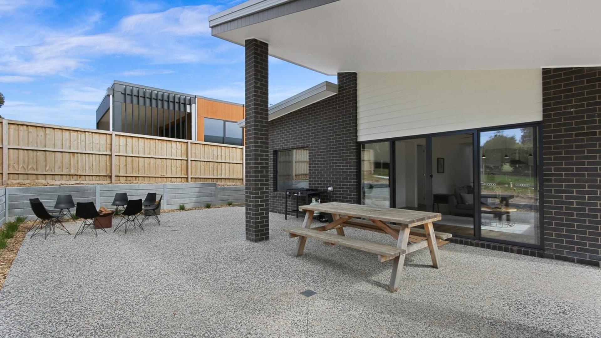 Four-Bedroom House photo 2