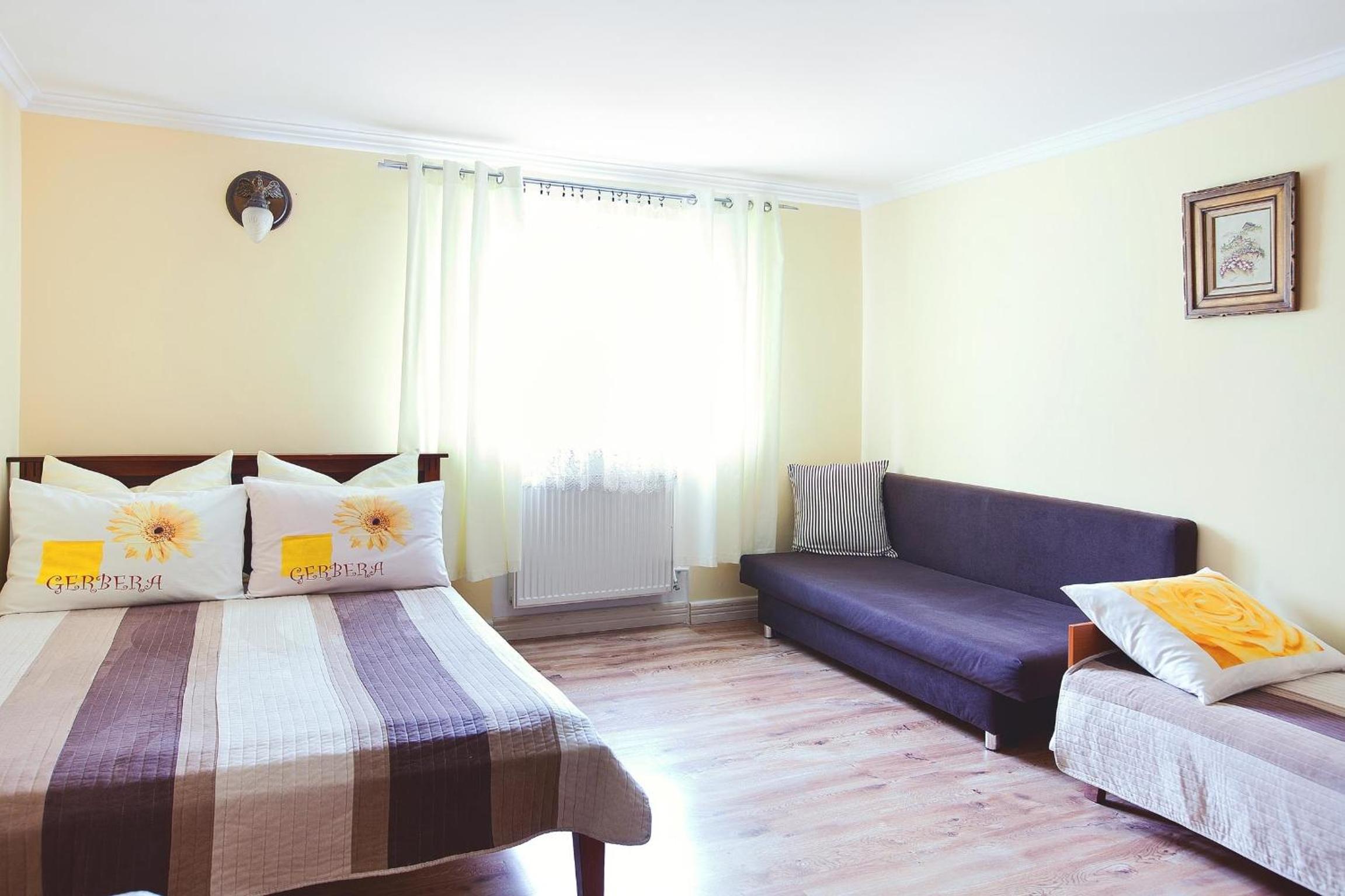 Family Room with Private Bathroom photo 1