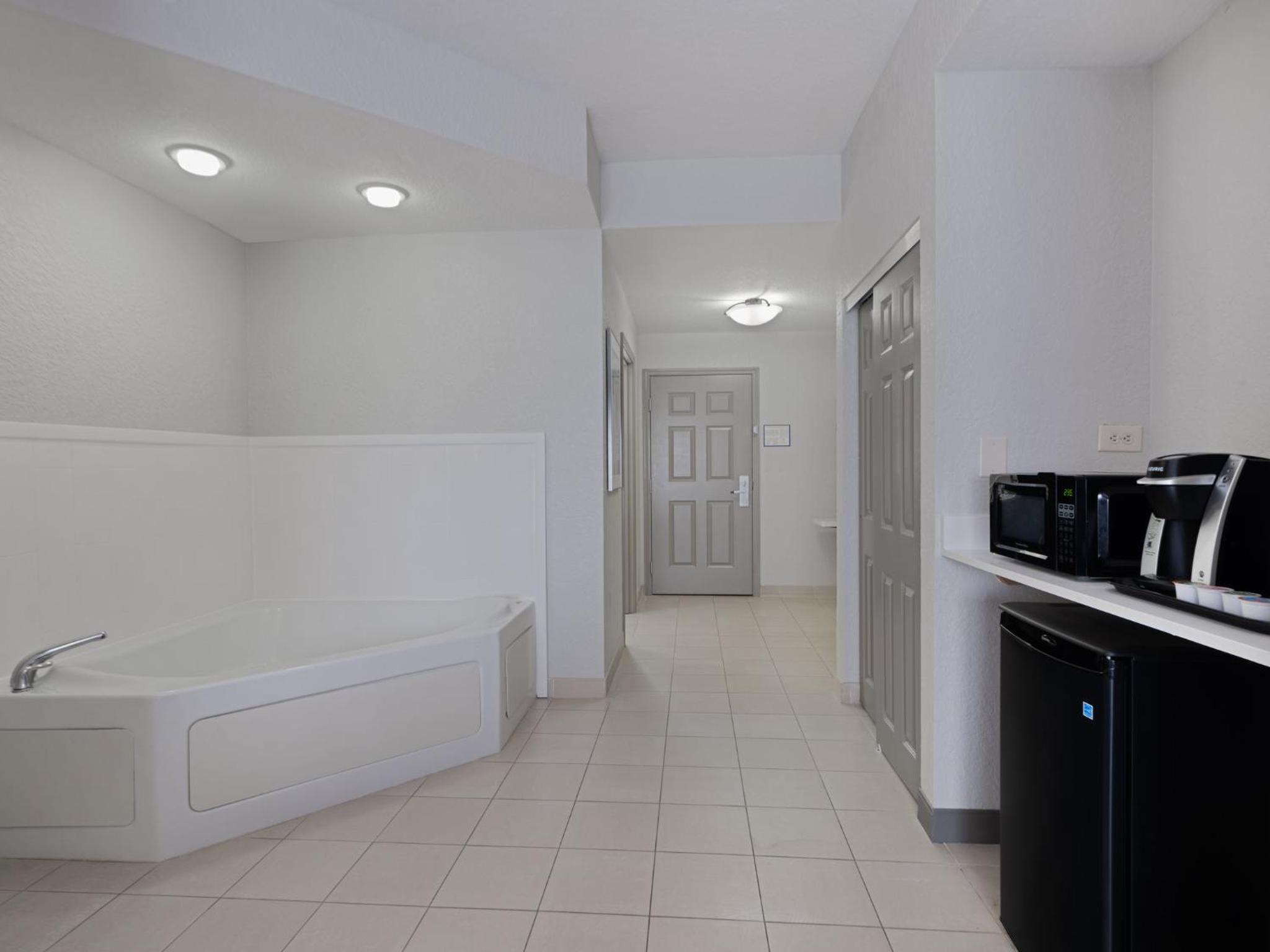 King Room with Jetted Tub - Photo 2