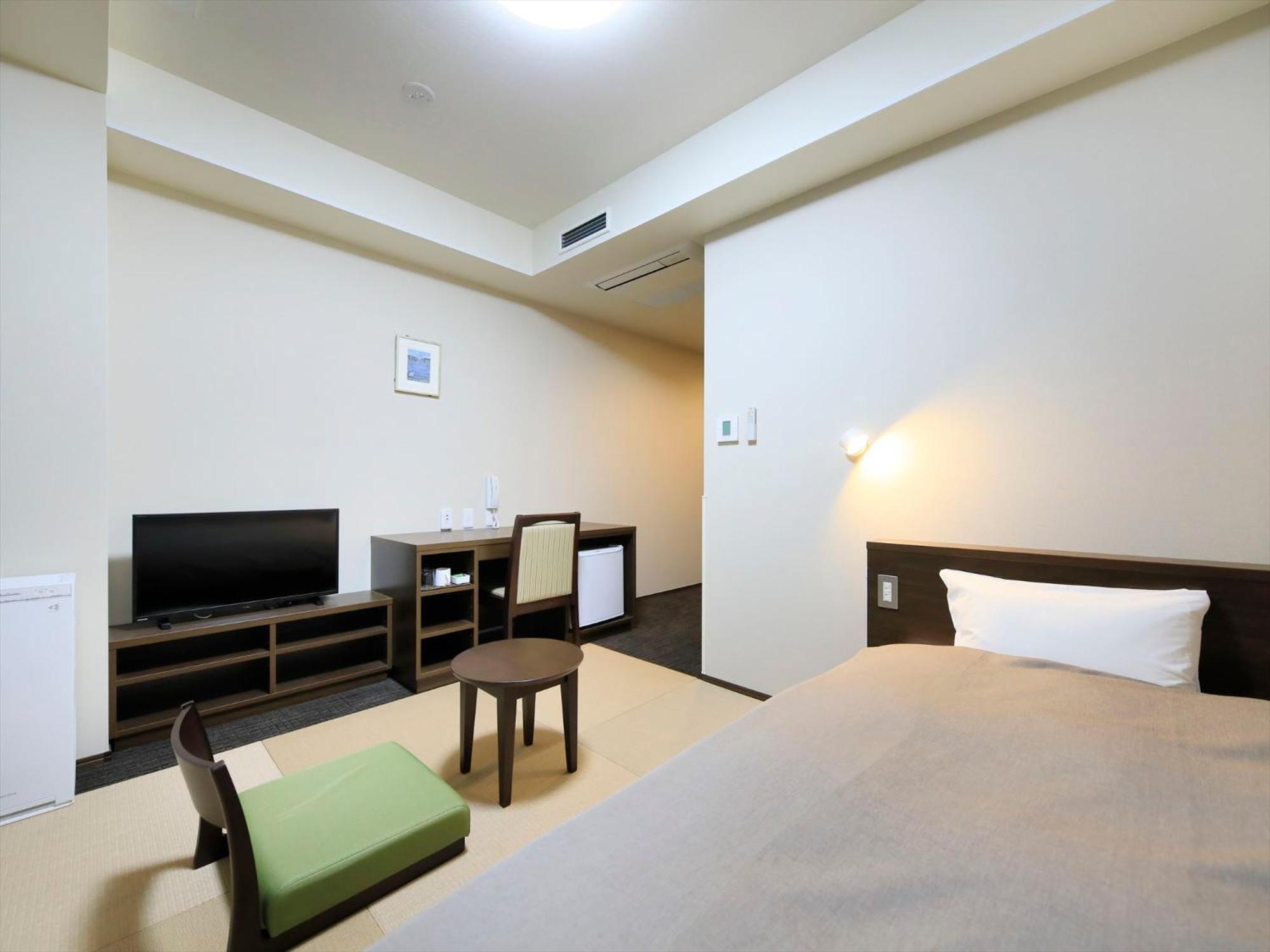 Deluxe Single Room with Shower - Non-Smoking