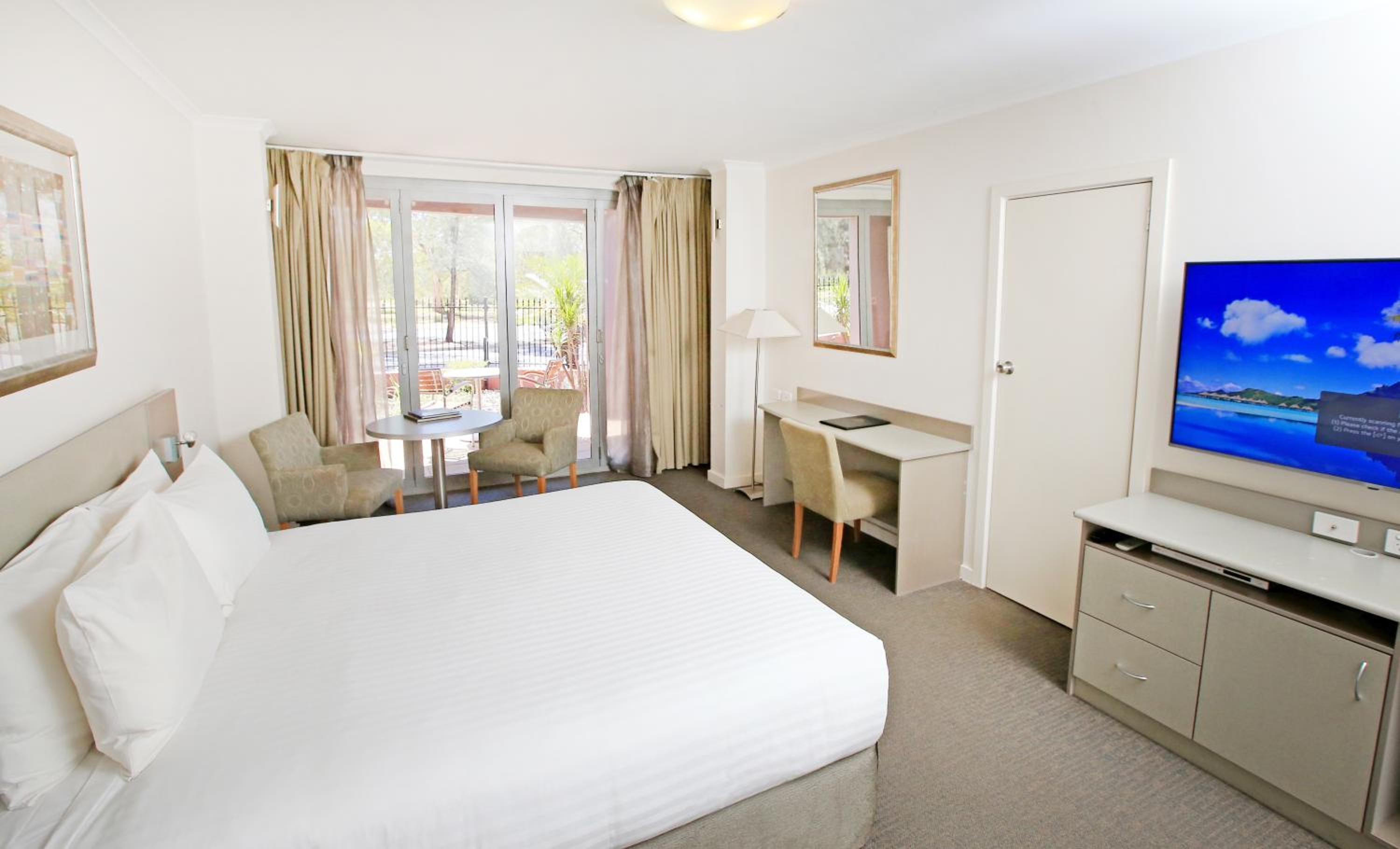 Executive King Room - Photo 7