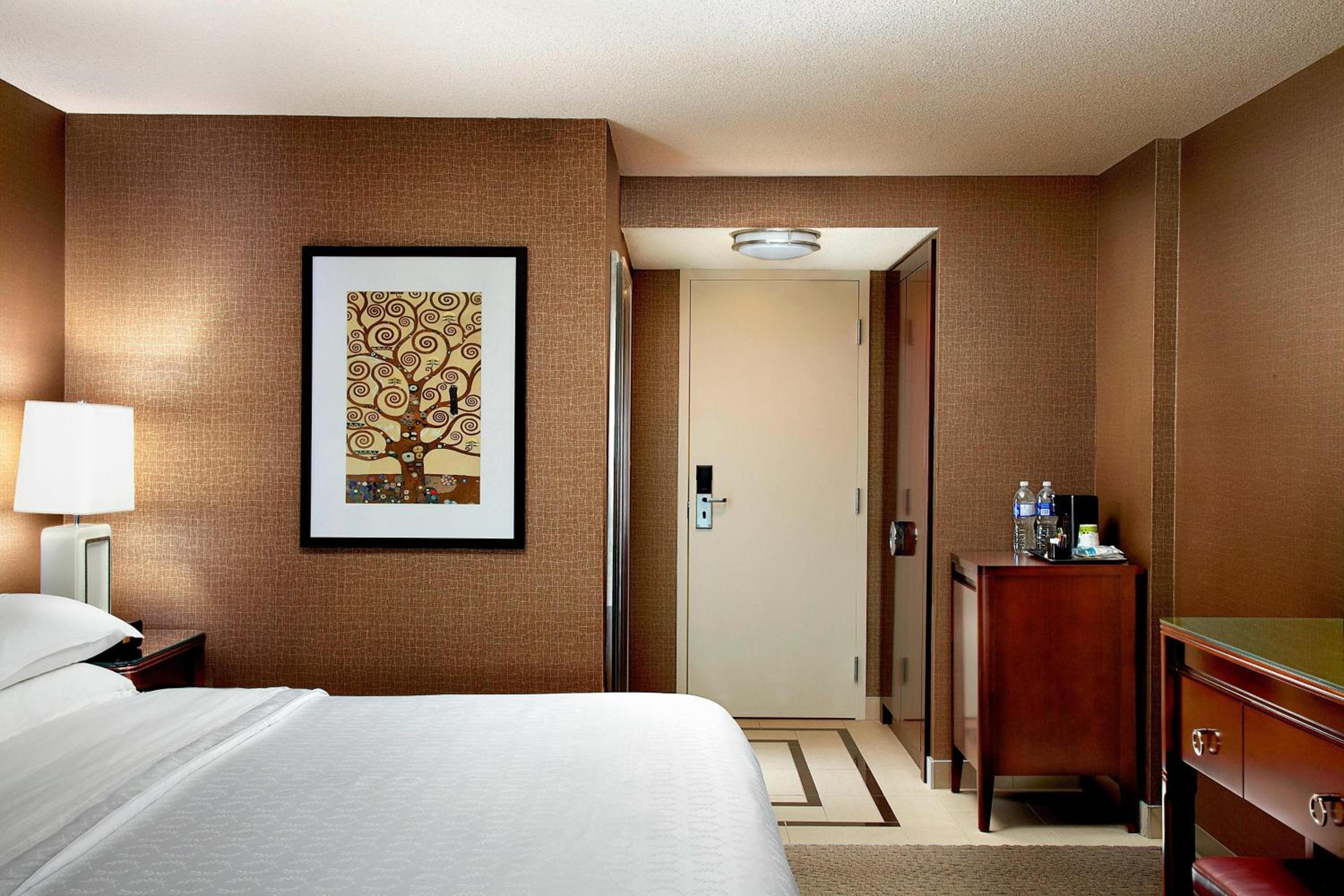 Queen Room with Two Queen Beds - Photo 6