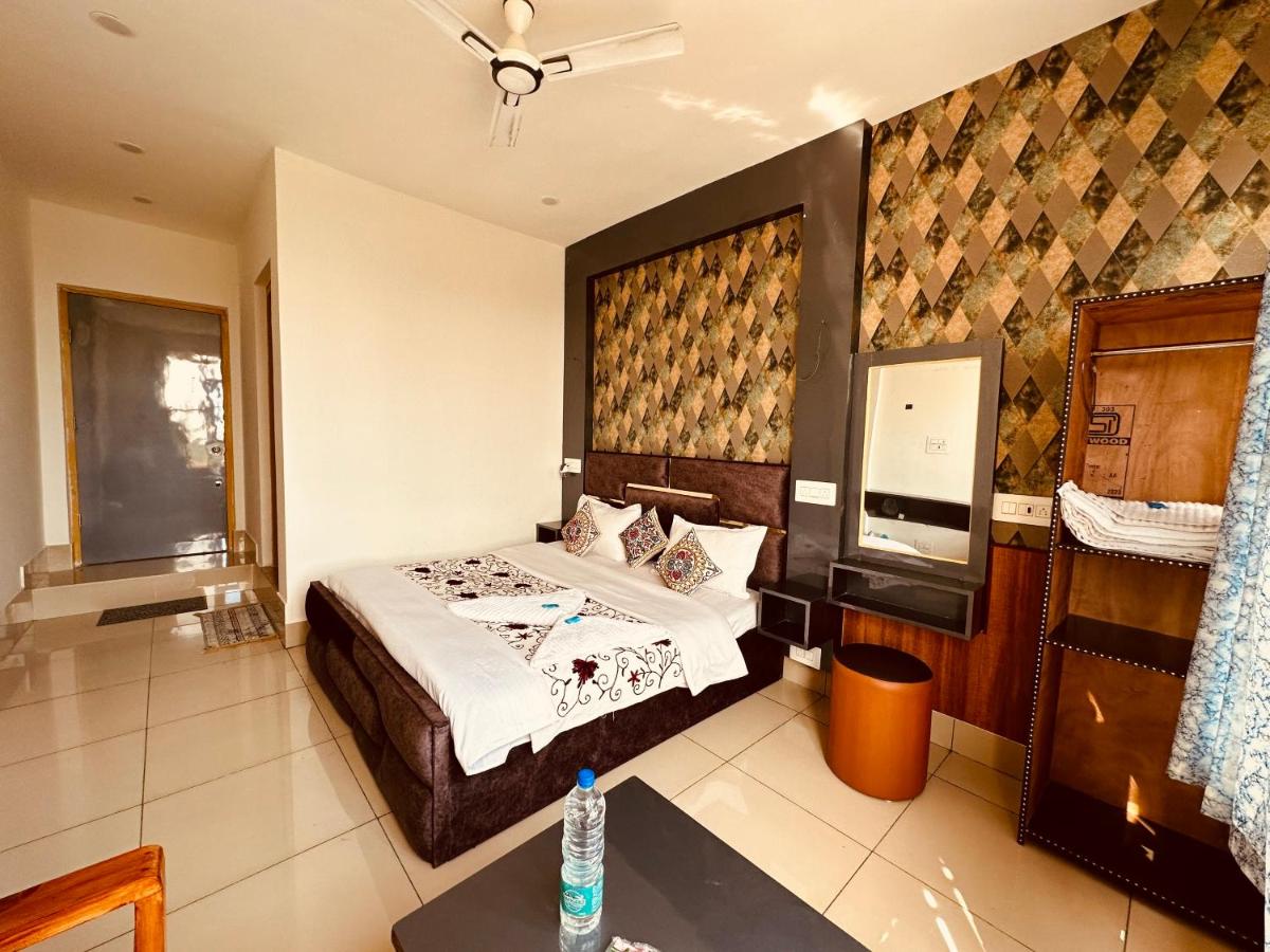 Deluxe Double Room - Photo 12