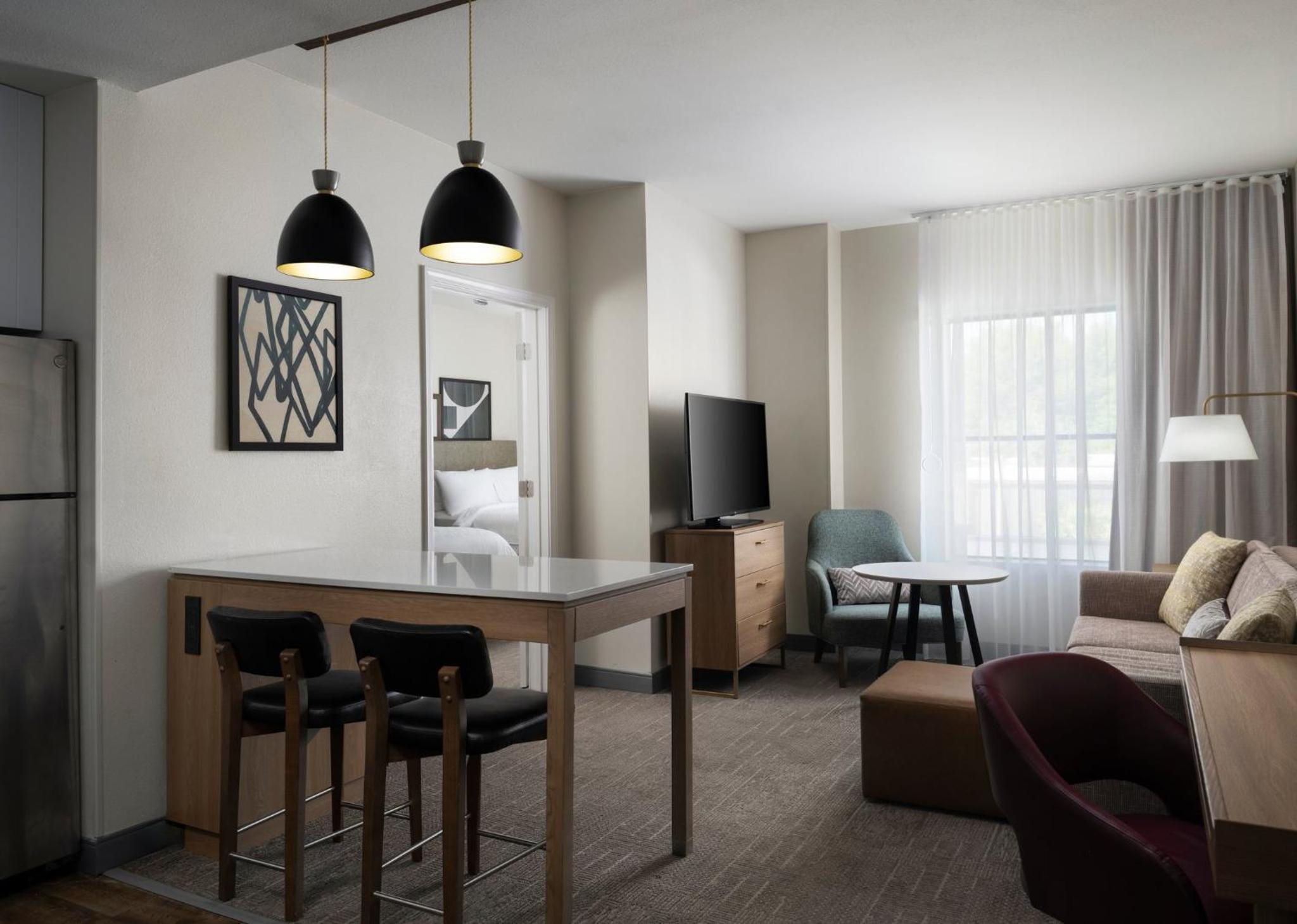 Queen Suite with Two Queen Beds and Mobility Accessible Bathtub - Non-Smoking - Photo 9