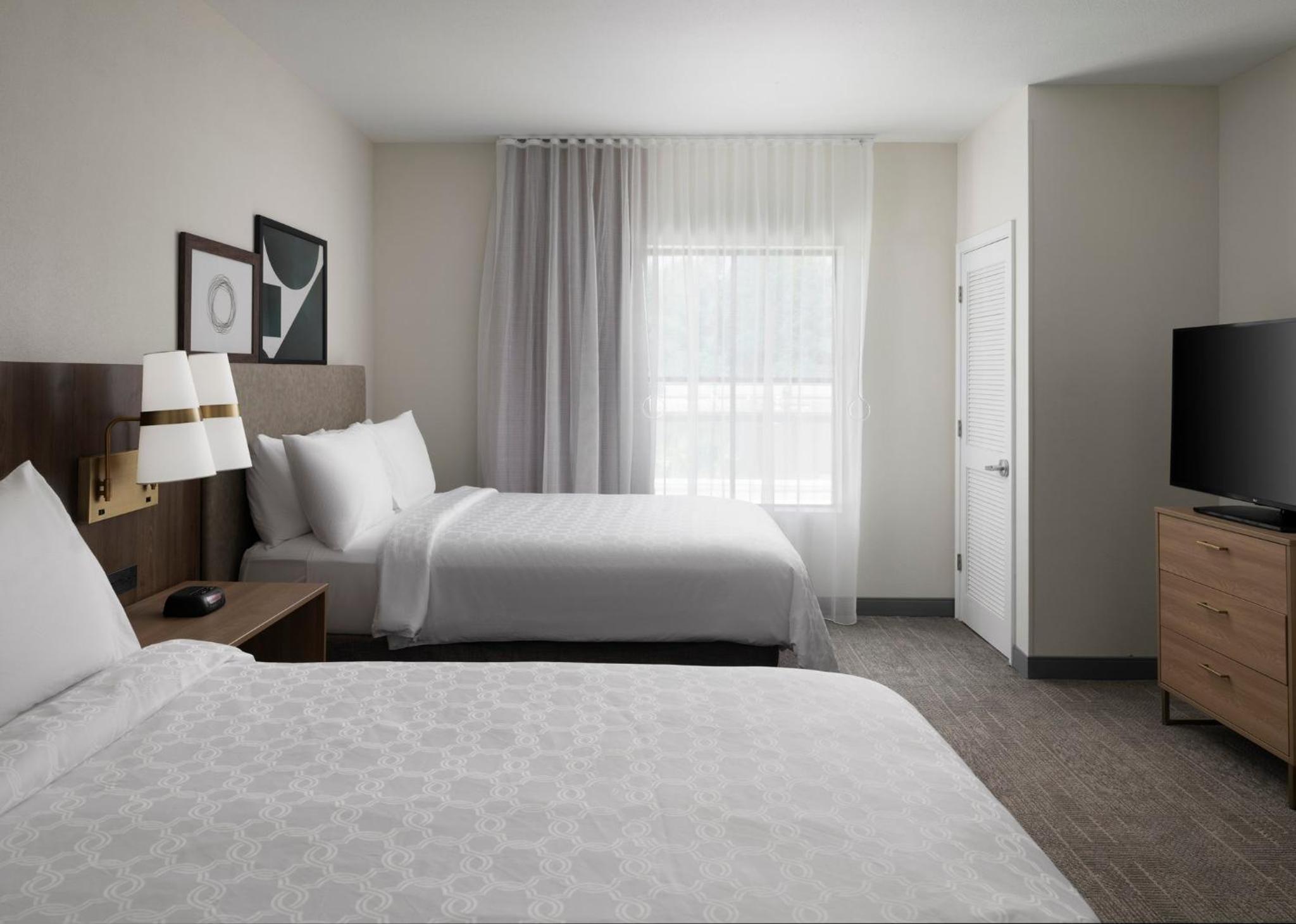 Queen Suite with Two Queen Beds and Mobility Accessible Bathtub - Non-Smoking - Photo 12