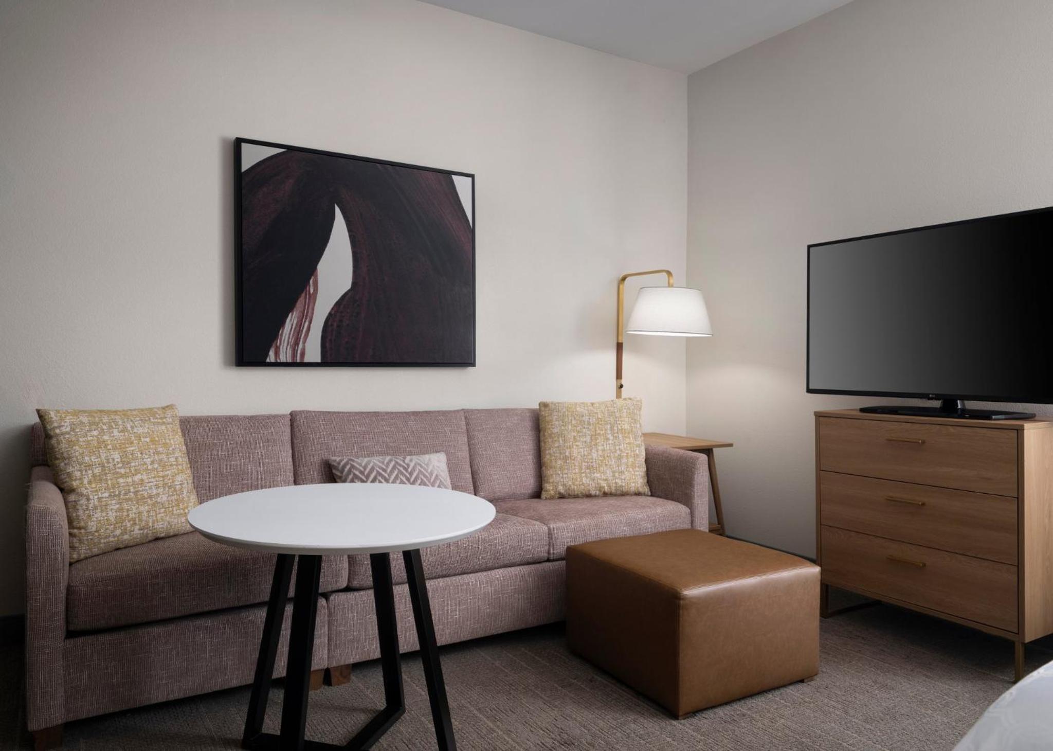 Studio Queen Suite - Non-Smoking - Photo 7
