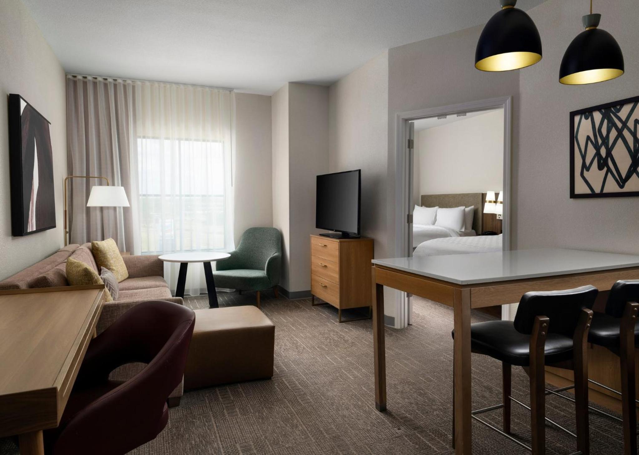 One-Bedroom Queen Suite - Photo 2