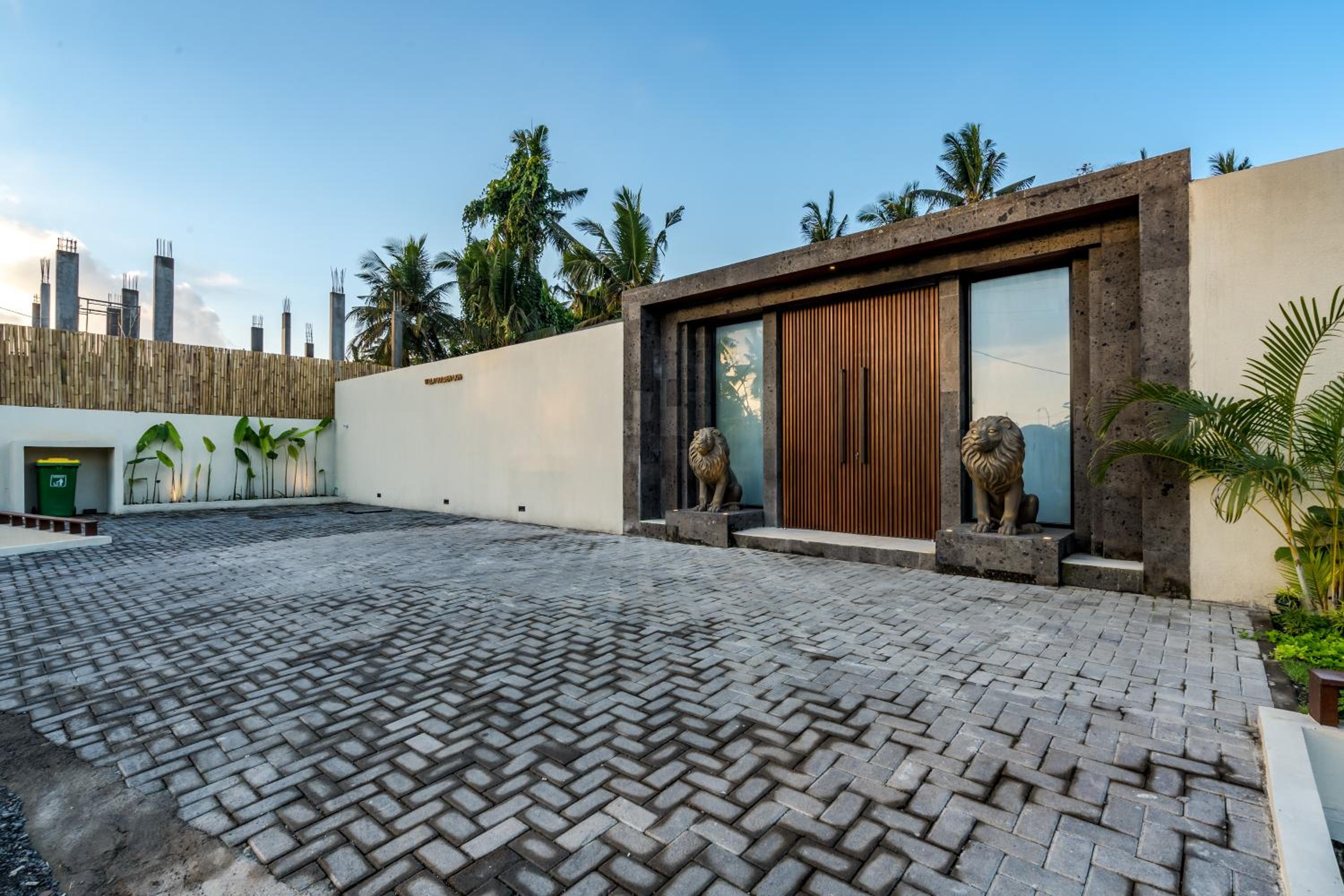 Three-Bedroom Villa - Photo 38