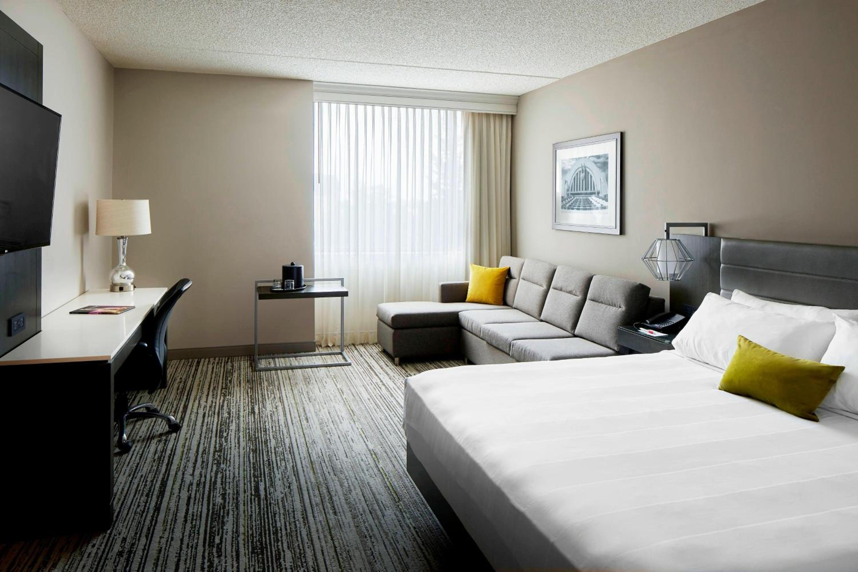 King Room with Sofa Bed - Photo 1
