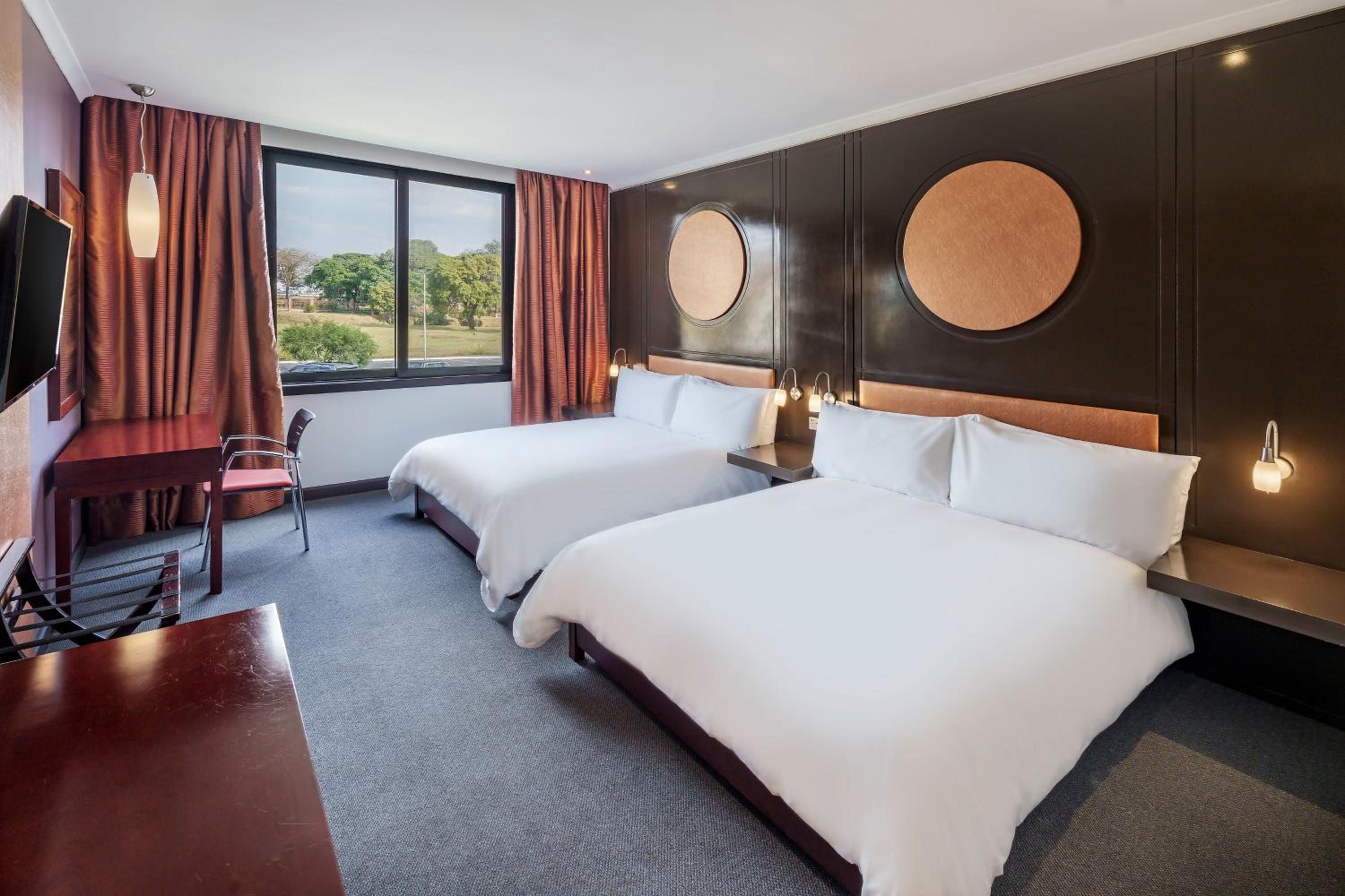 Guest room, 2 Queen, Garden view