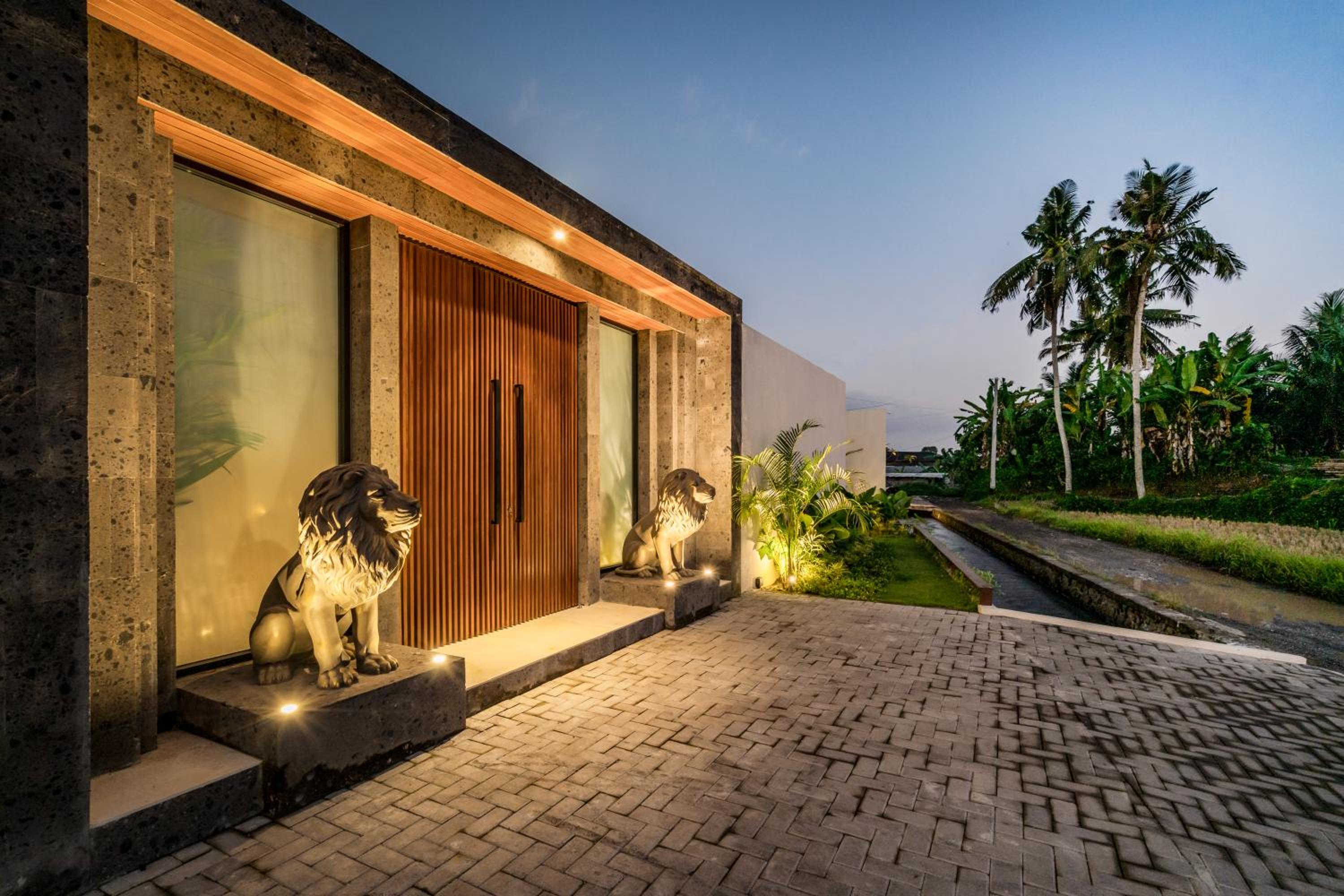 Three-Bedroom Villa - Photo 18