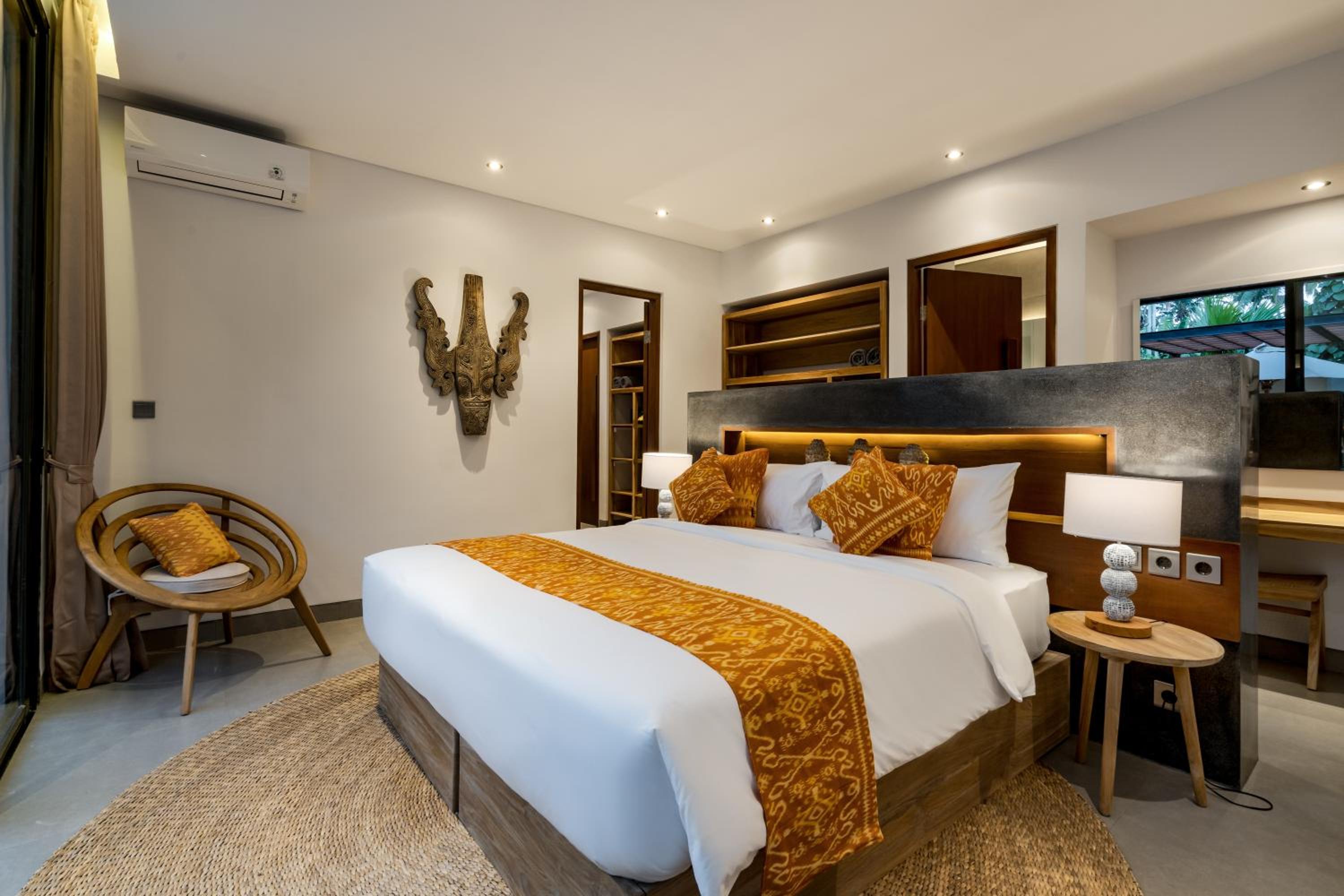 Three-Bedroom Villa - Photo 3