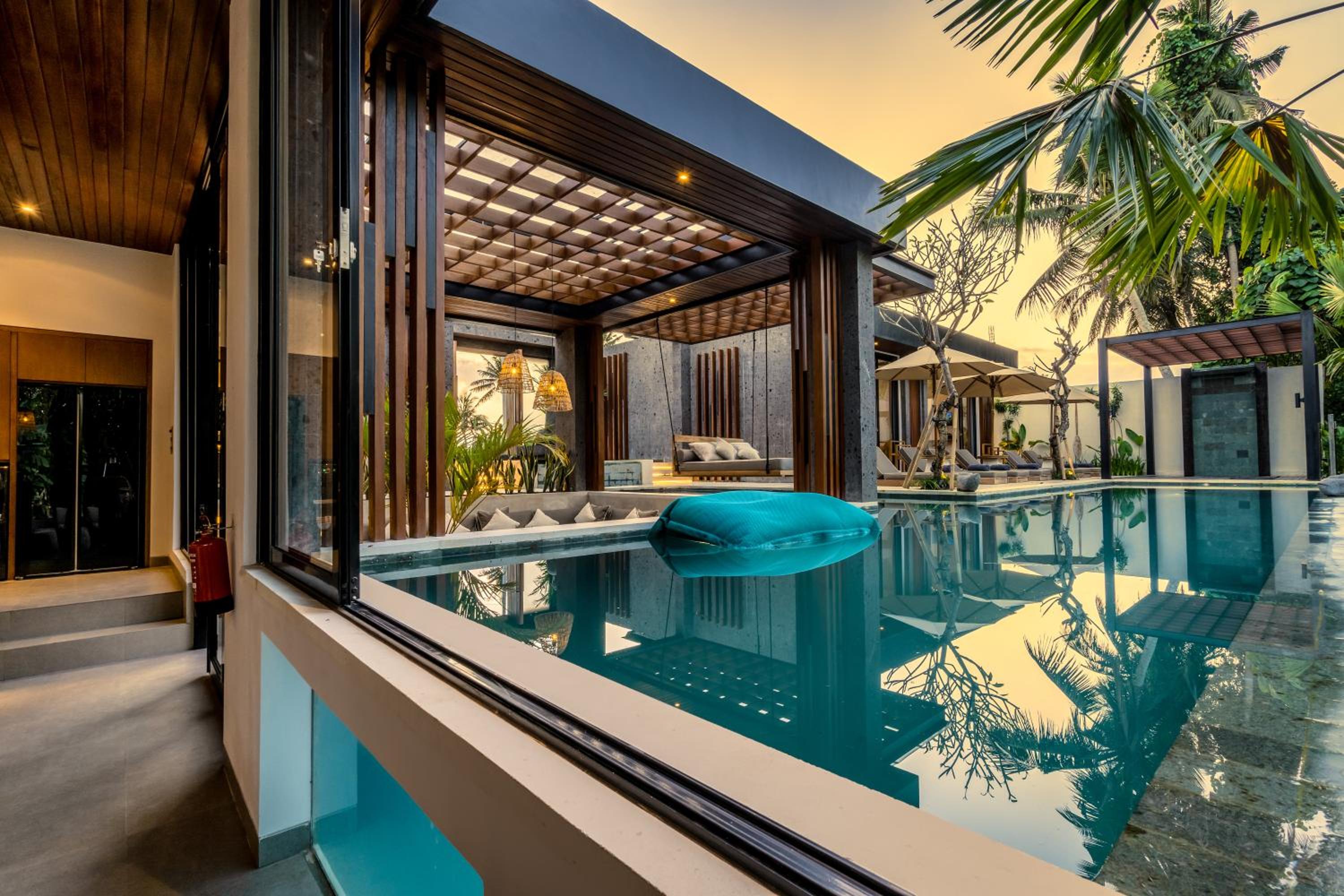 Three-Bedroom Villa - Photo 2