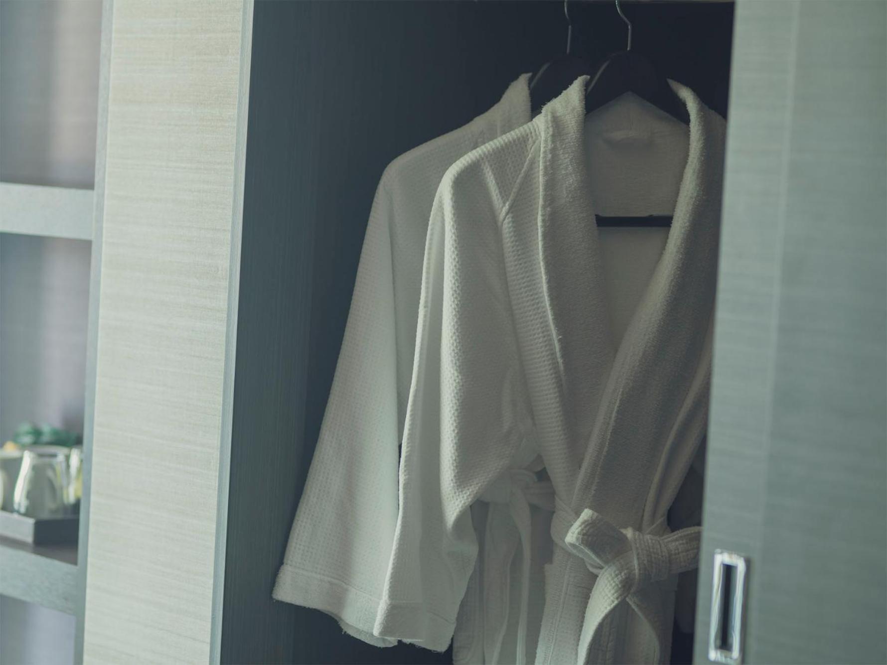 Luxury Floor City View Twin Room - Photo 3