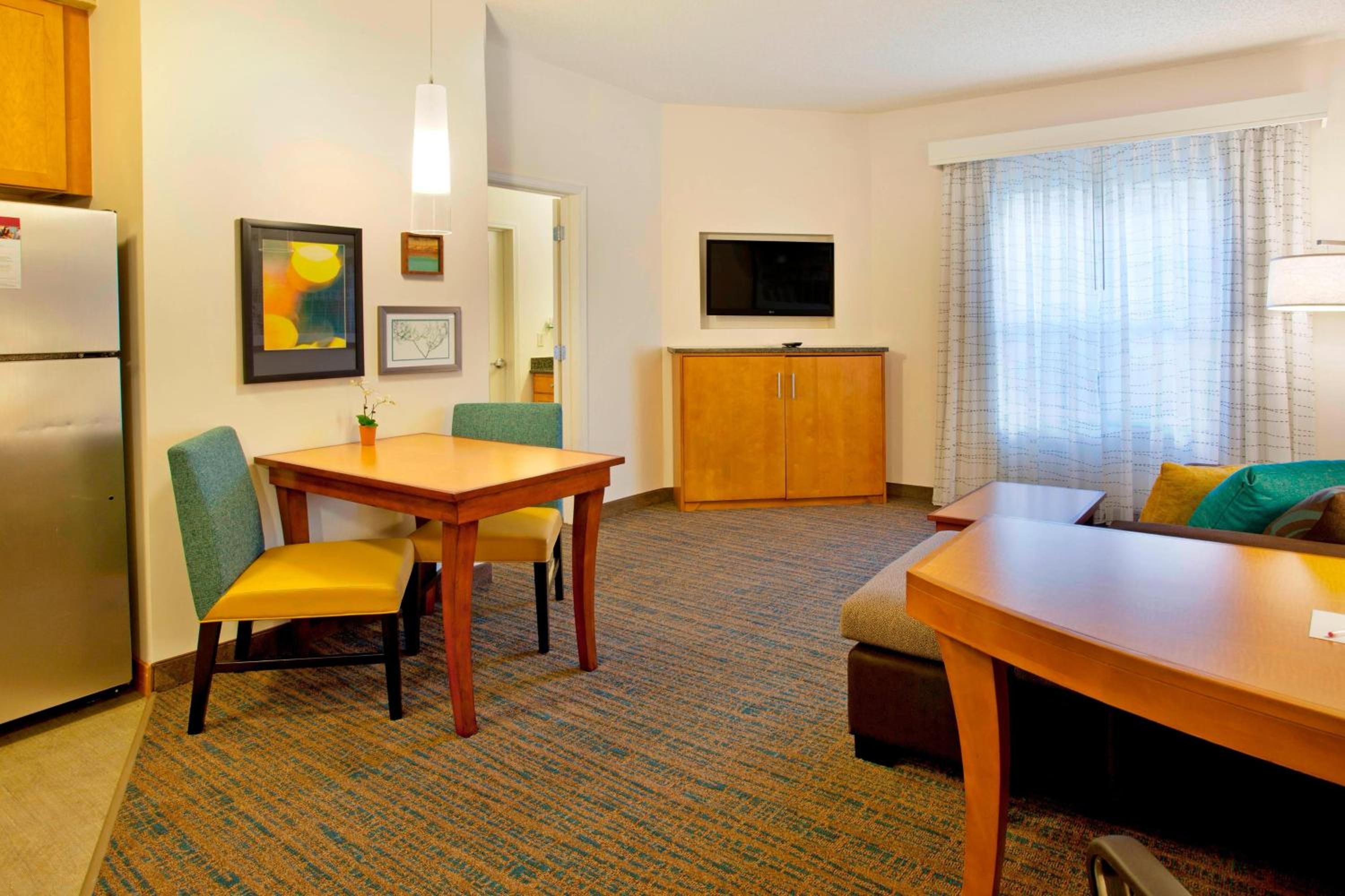 One-Bedroom Suite - Photo 3