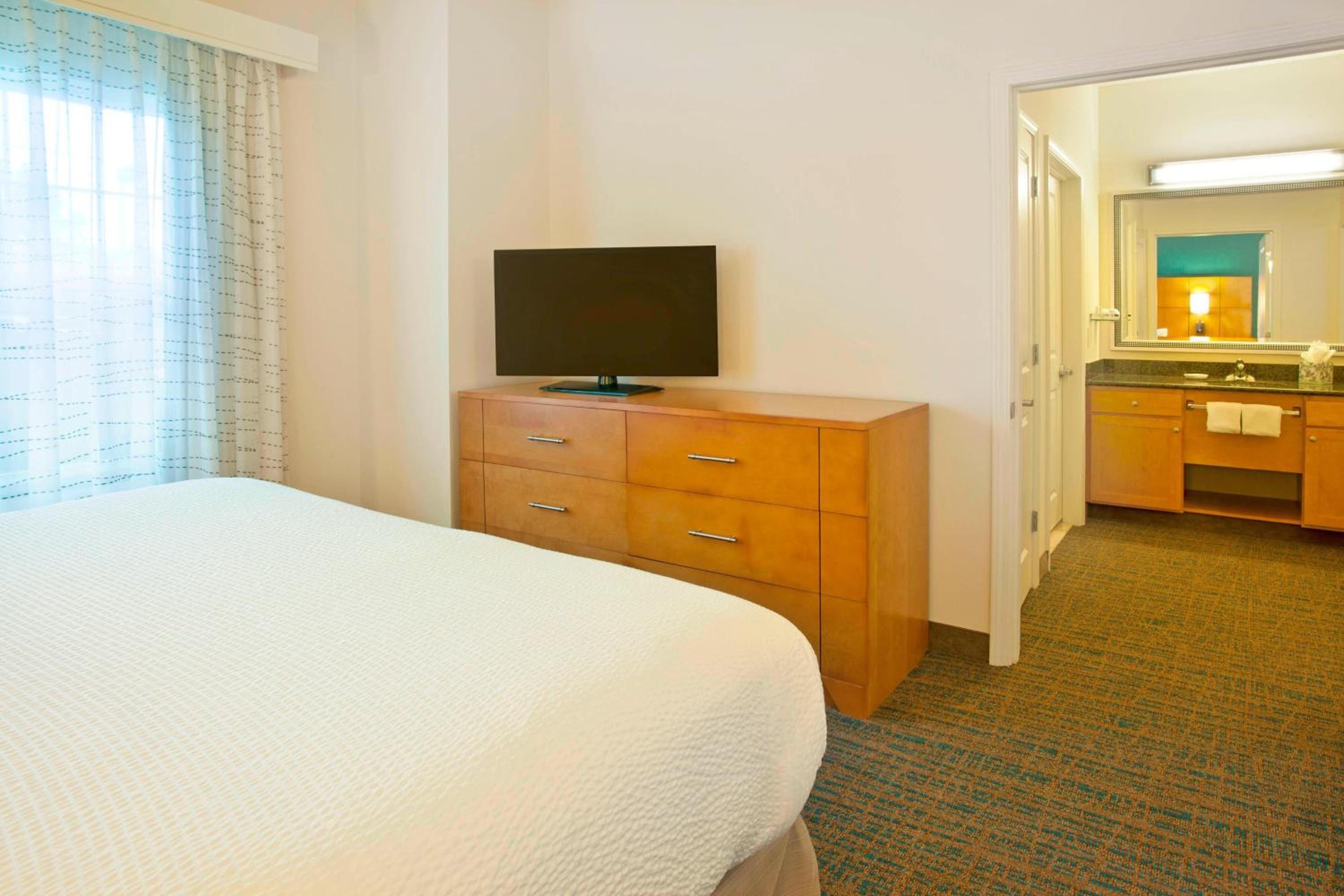 One-Bedroom Suite - Photo 4