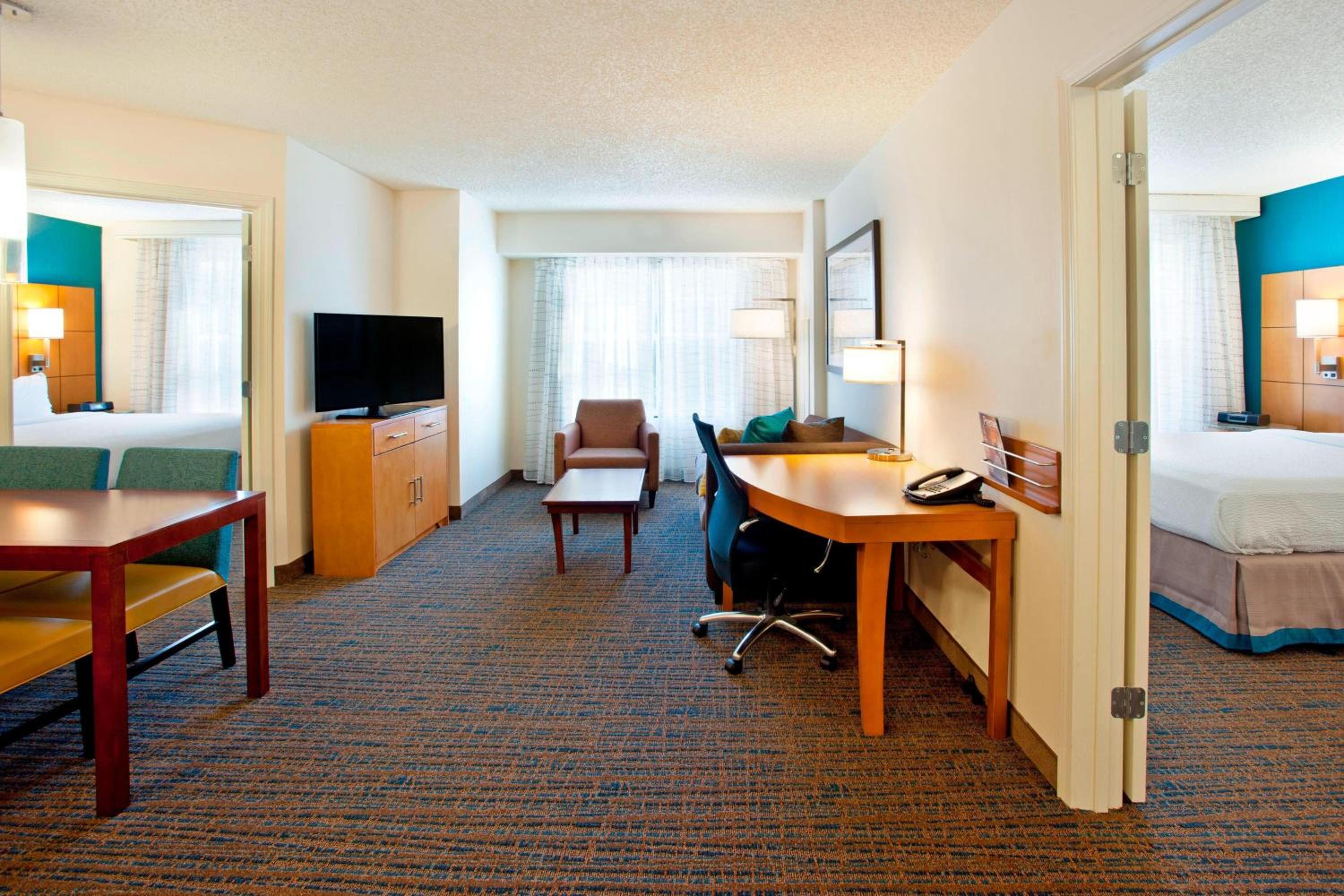 Two-Bedroom Suite - Photo 2