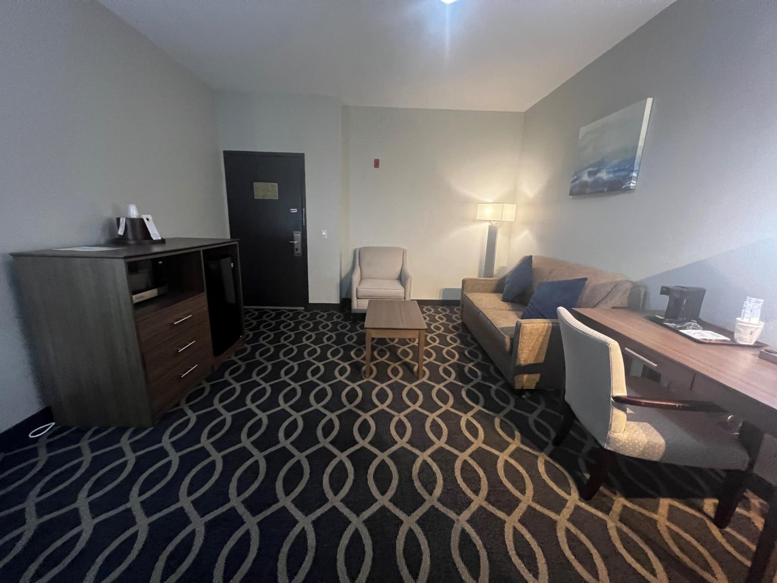 King Suite - Non-Smoking - Photo 11