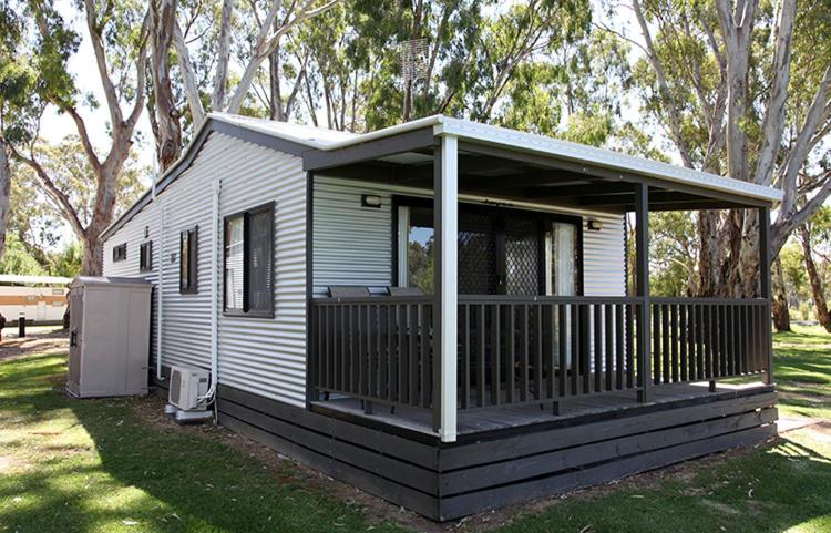 3 Bedroom Waterfront Cabin photo 2