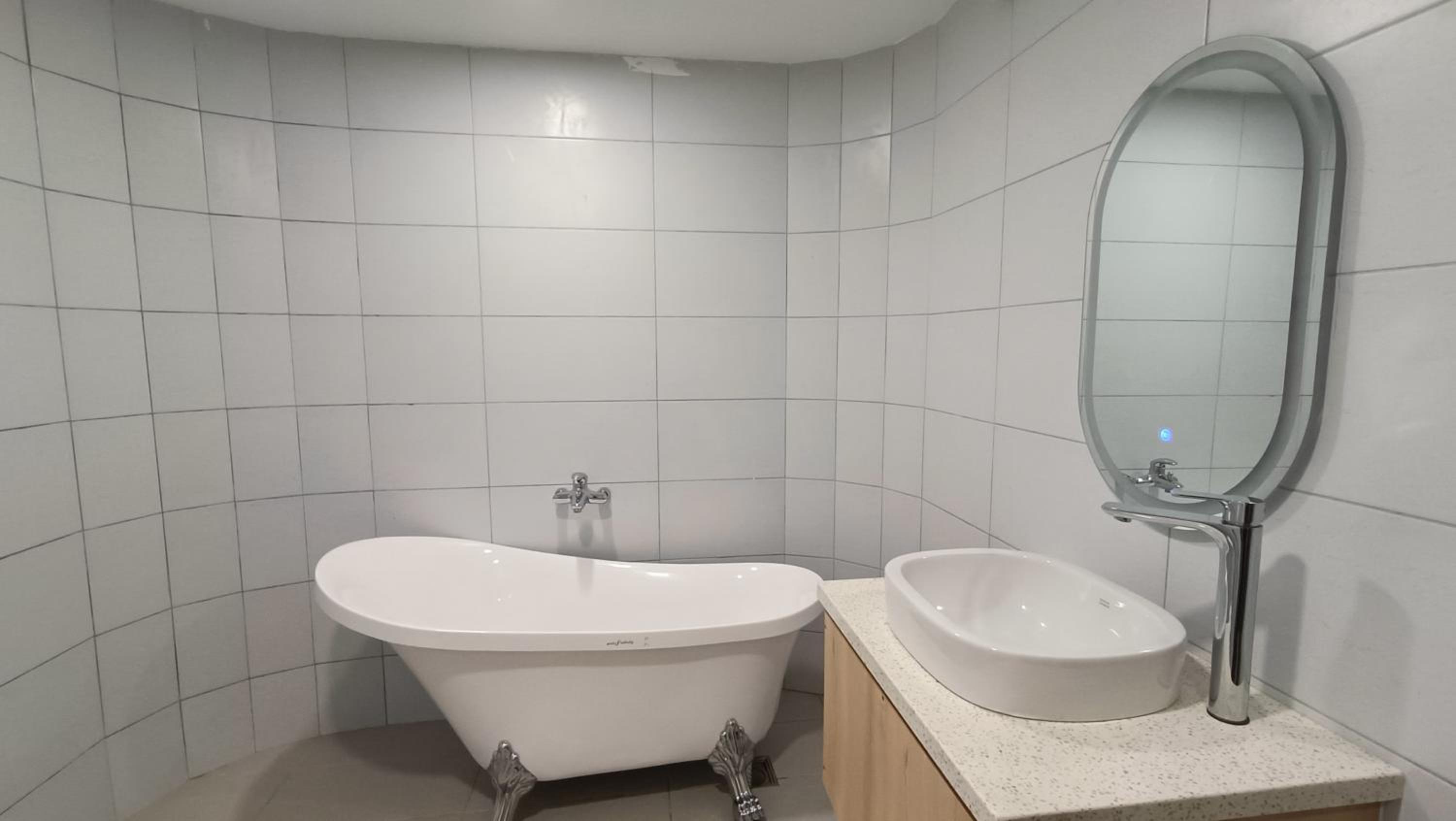 Executive Suite - Photo 6