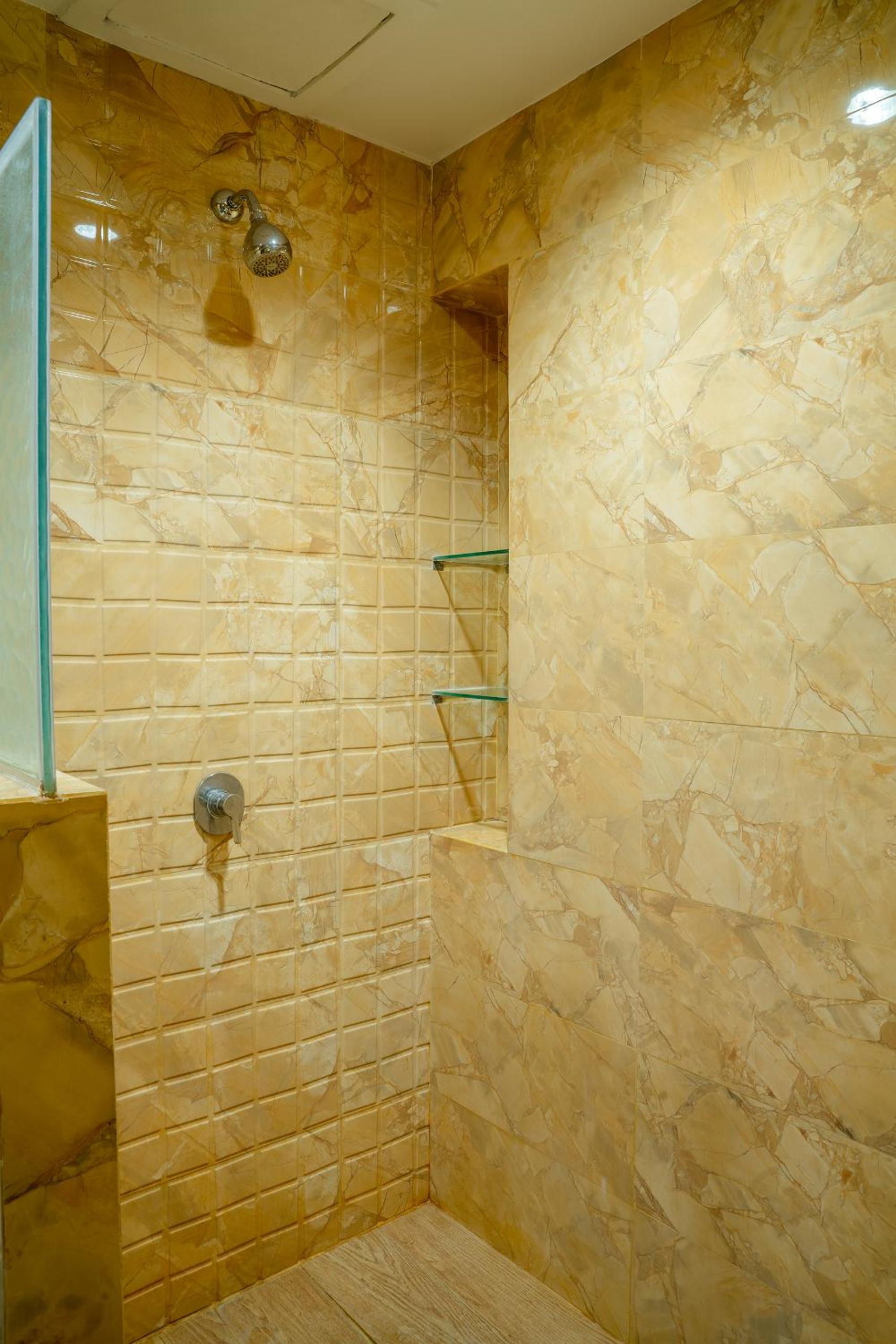 One-Bedroom Suite - Photo 4