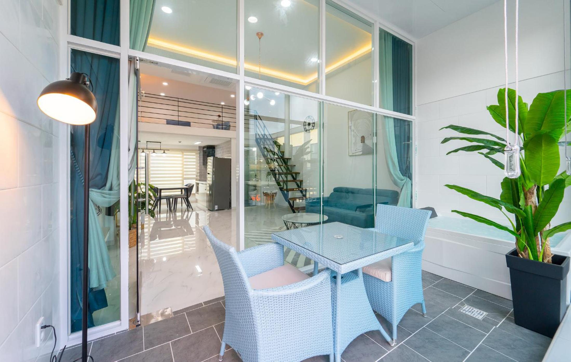 King Room with Pool View - Photo 16