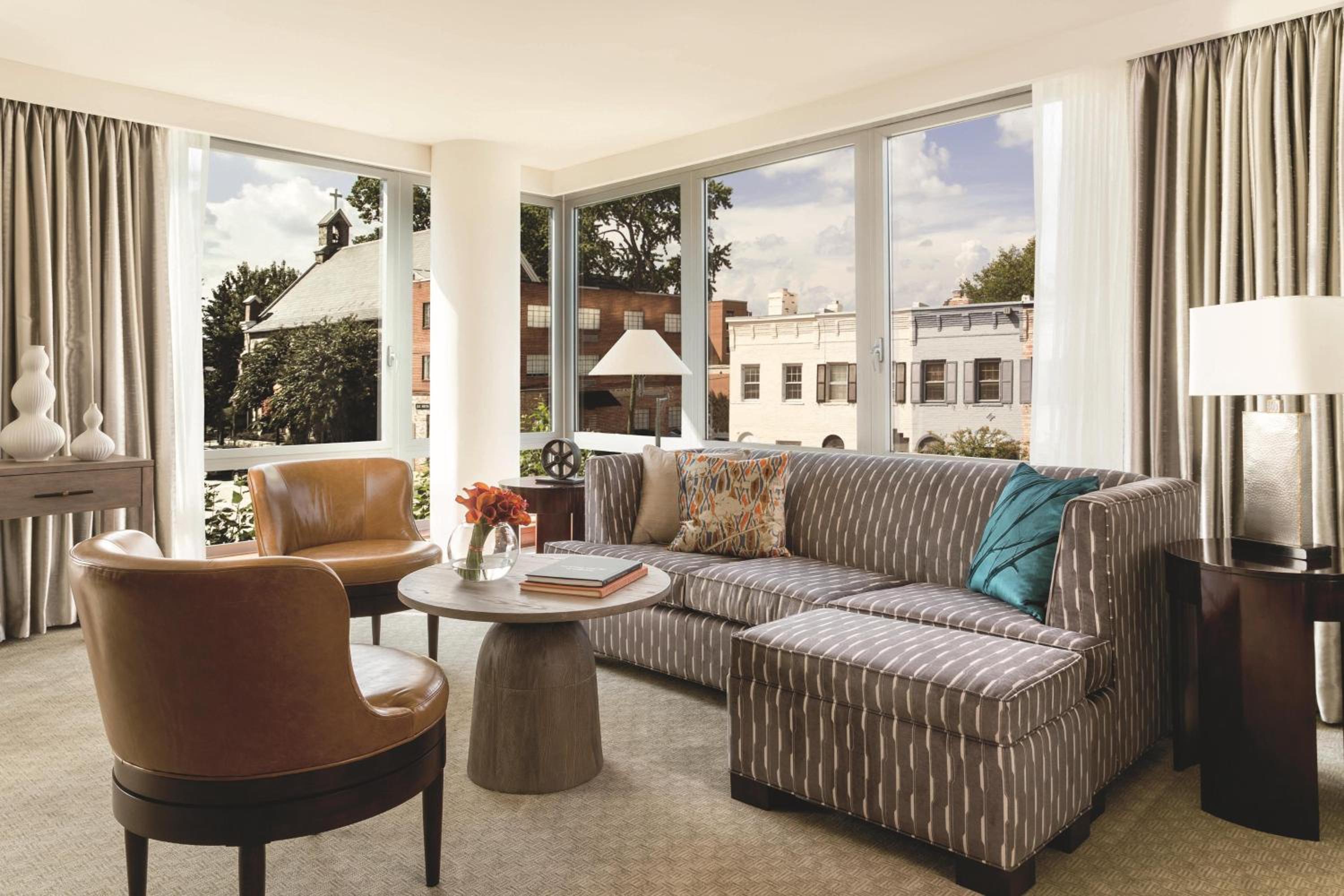 Premier Suite - Photo 4