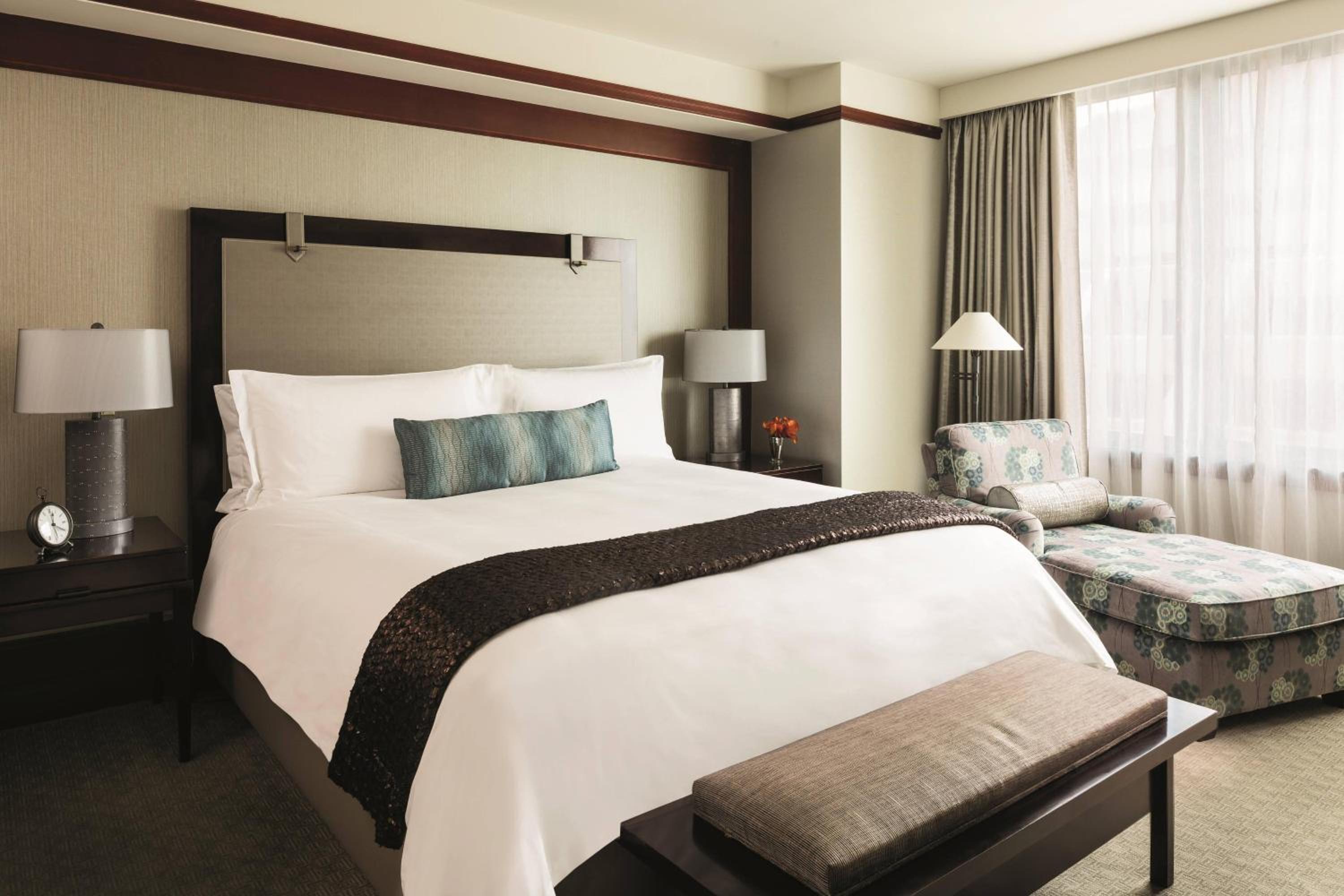 Premier Suite - Photo 2