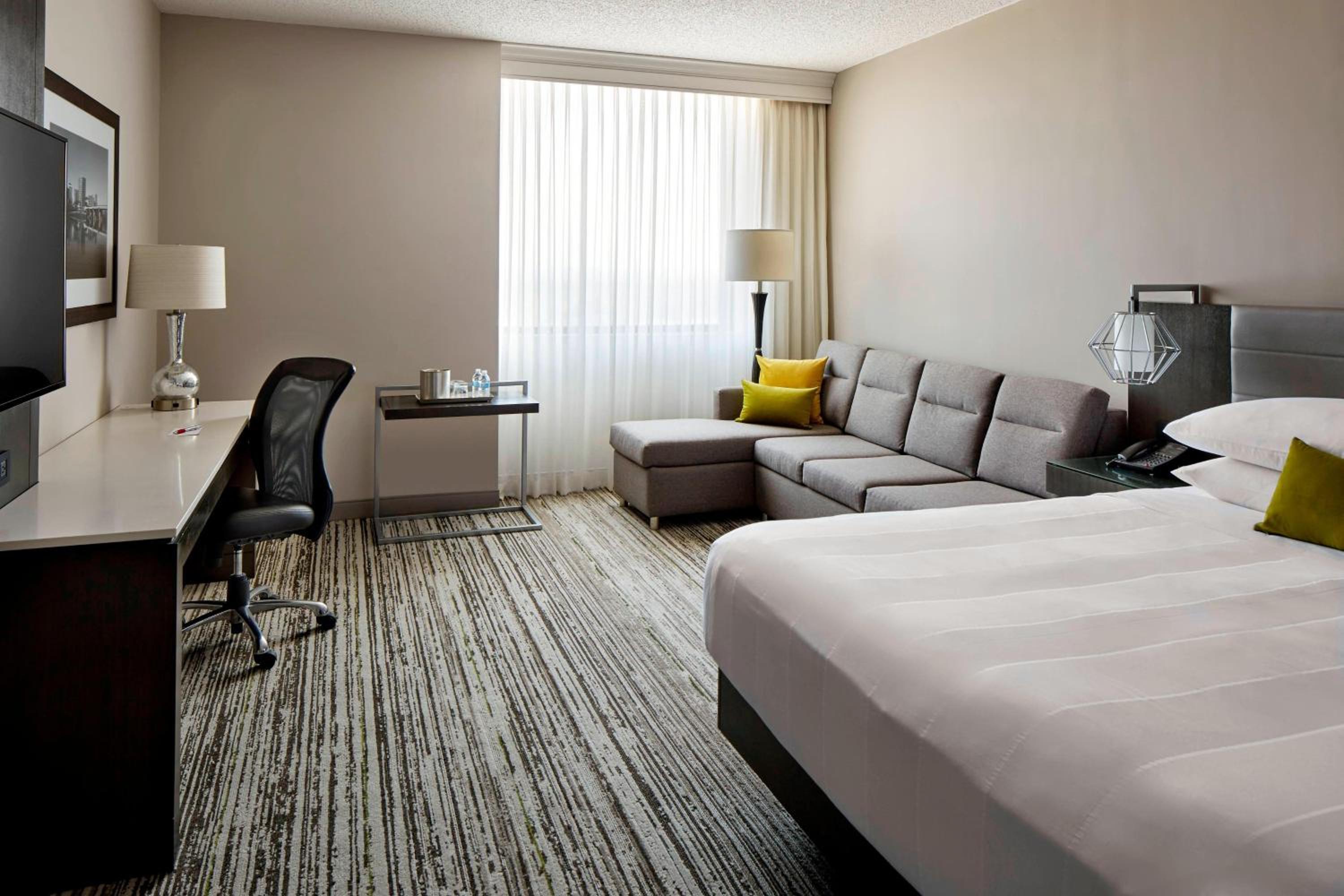 Deluxe King Room with Sofa Bed - Photo 1