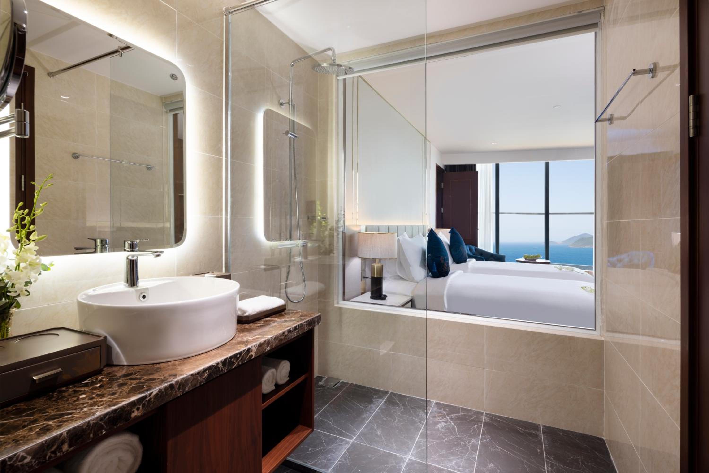 King Suite with Two King Beds with Balcony and Sea View - Photo 5