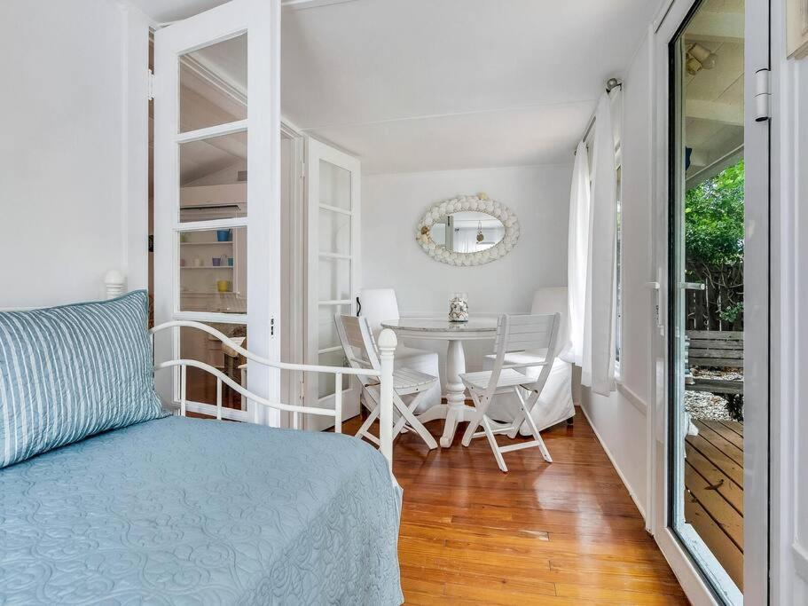 One-Bedroom House photo 1