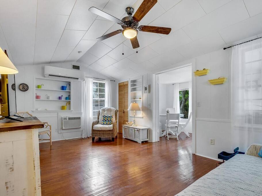 One-Bedroom House photo 2