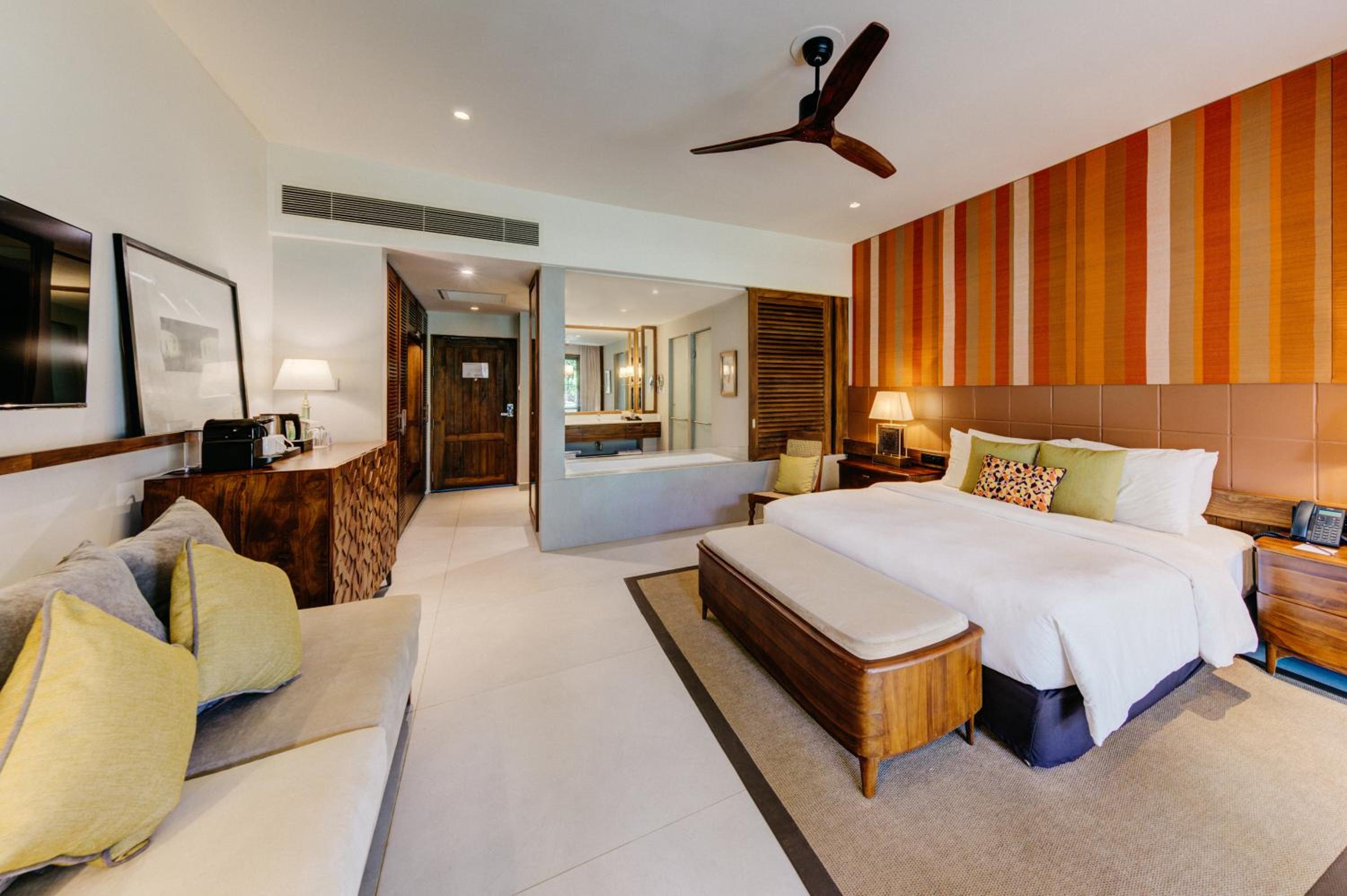 Luxury Seafront Garden Terrace King - Discounts (10% on SPA, 5% on Water Sports)