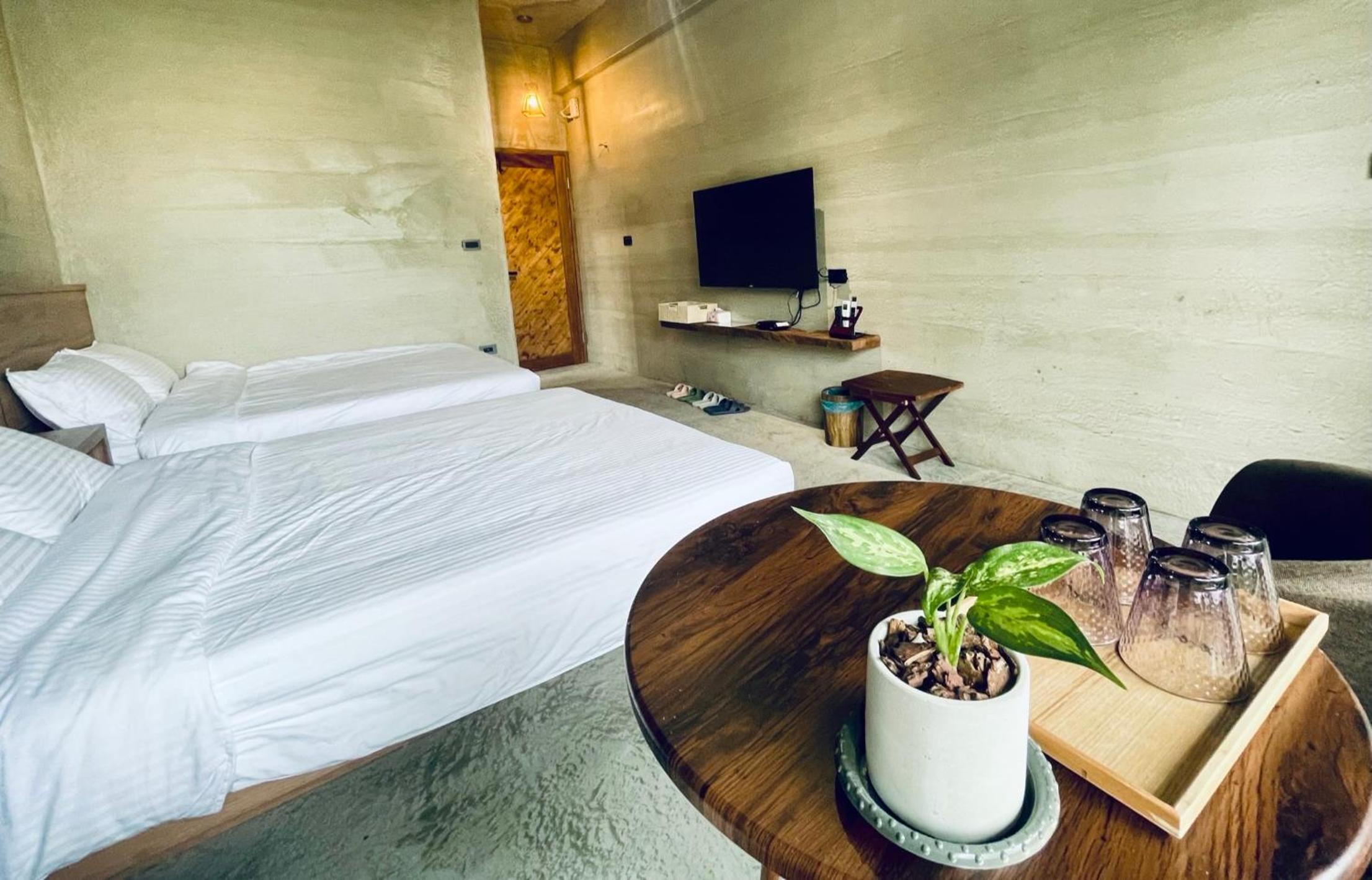 Standard Twin Room with Garden View photo 2