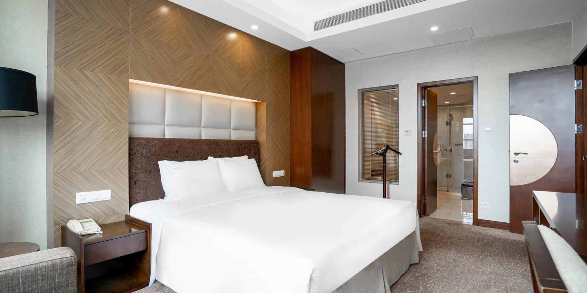 One-Bedroom King Suite photo 3