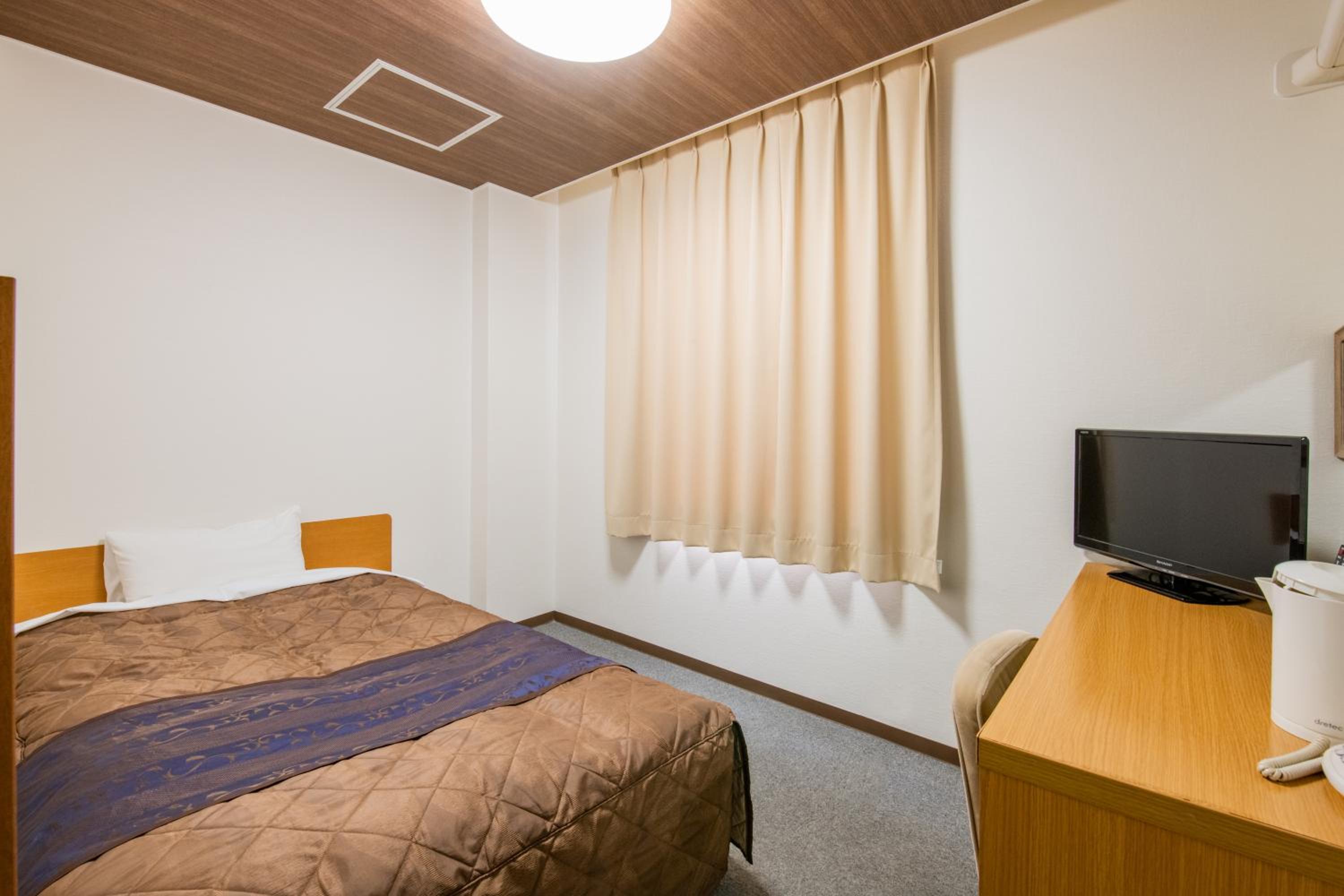 Single Room - Main Building - Non-Smoking
