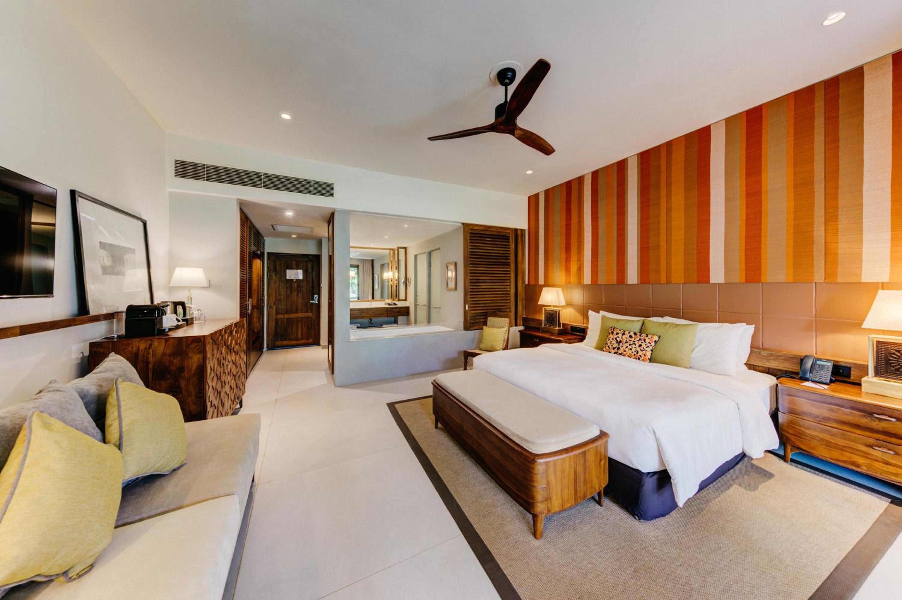 Luxury Seafront King- Discounts (10% on SPA, 5% on Water Sports)