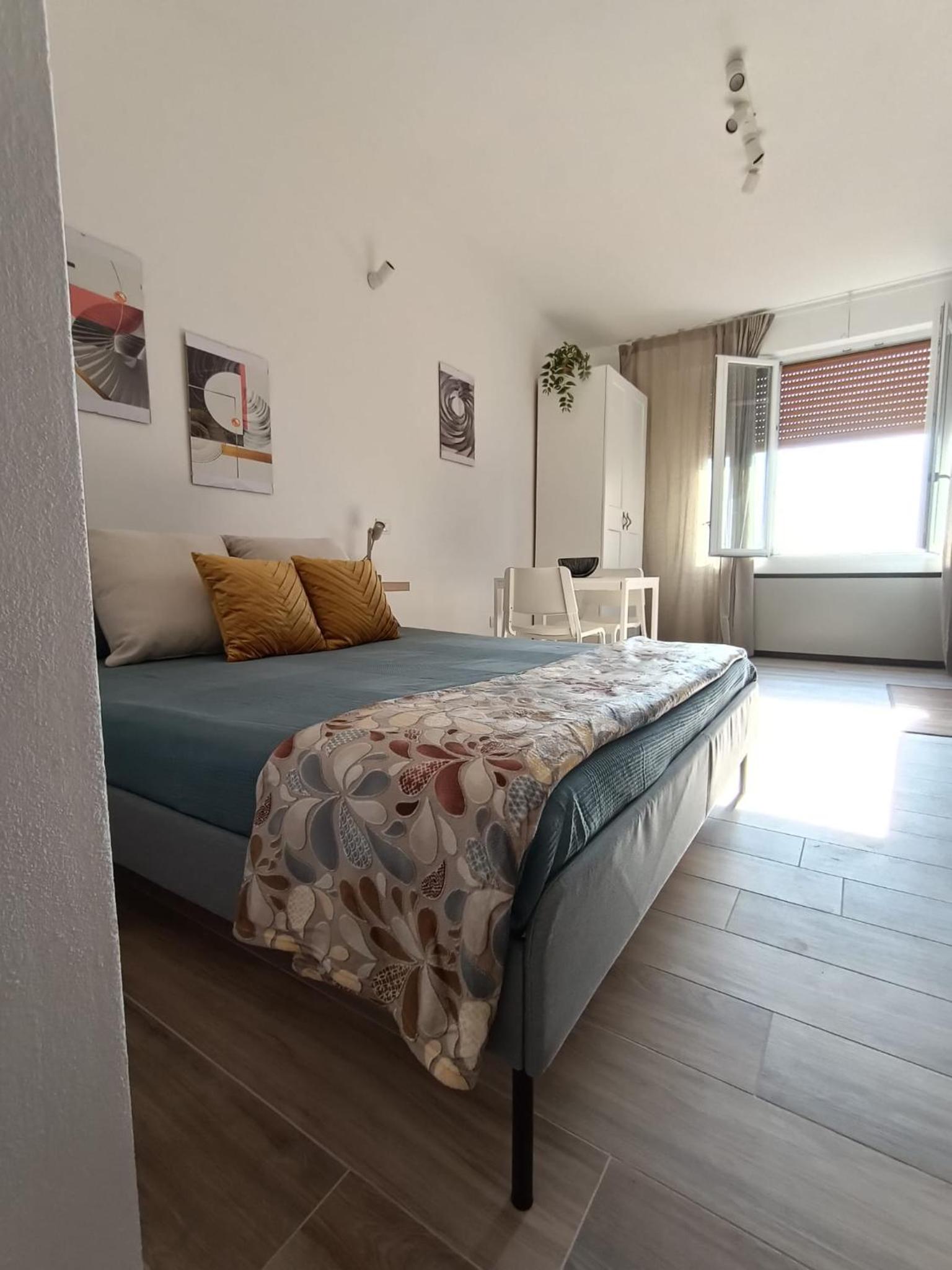 One-Bedroom Apartment photo 1