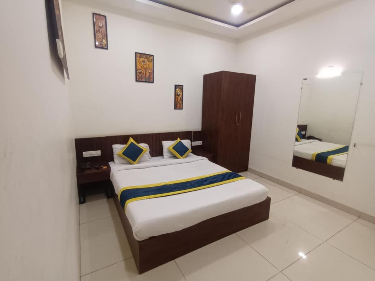 Deluxe King Room photo 2