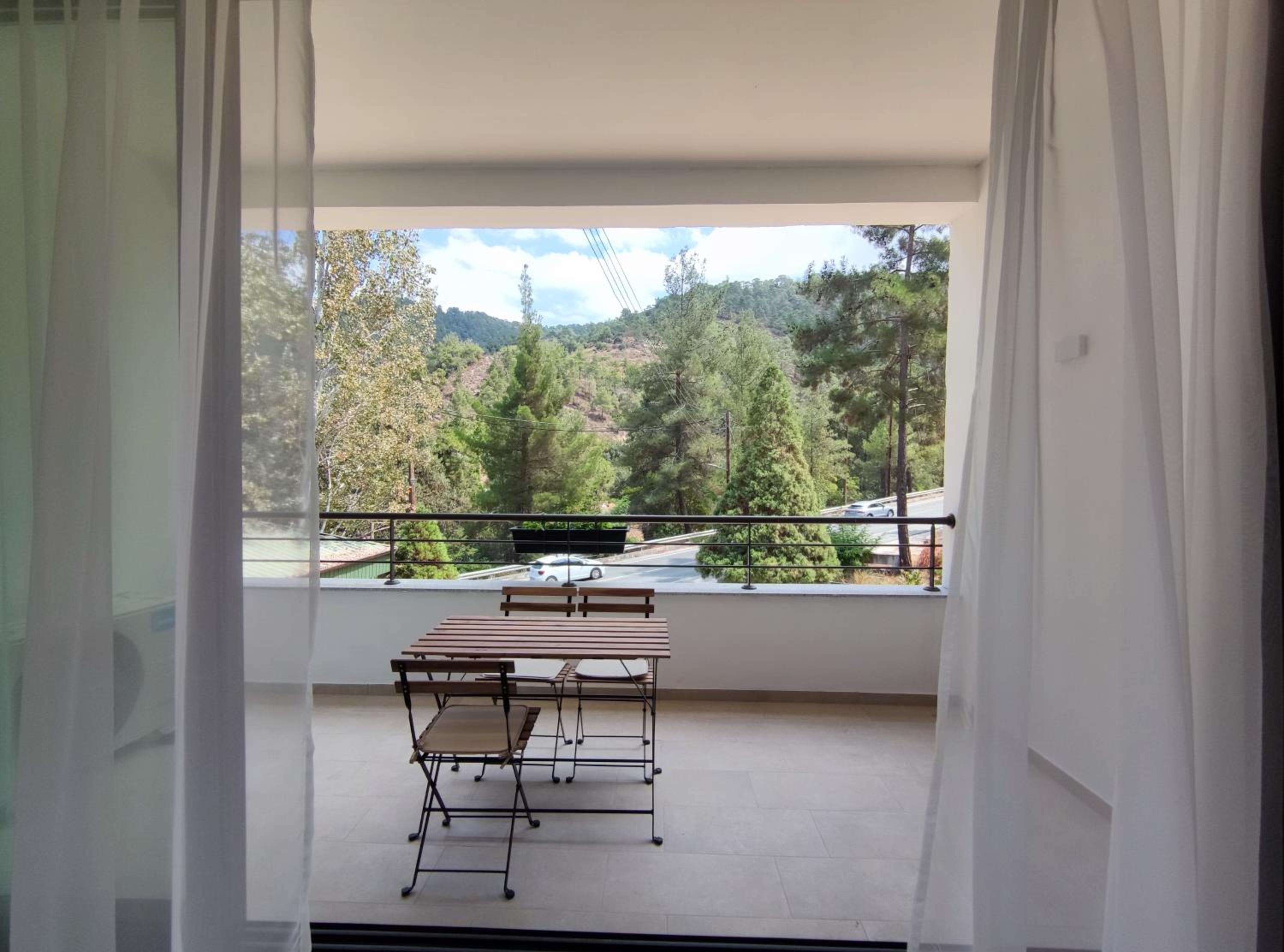 Deluxe Double Room with Balcony photo 3